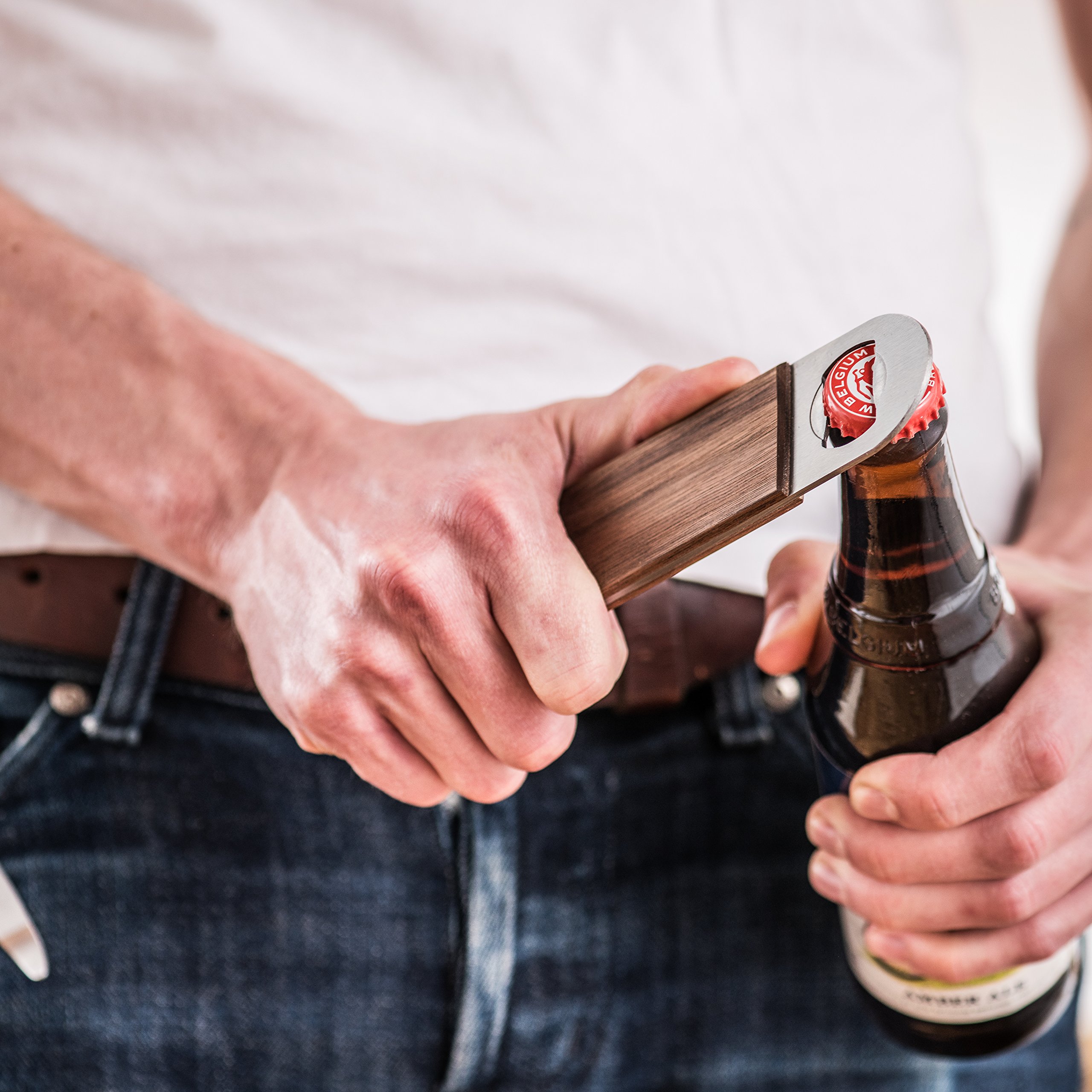 Dropcatch Abridor de botellas de mano con hoja de barra, abridor de botellas de cerveza plano, herramienta duradera para camarero o hogar, acero inoxidable resistente y acabado de nogal, estándar de 7