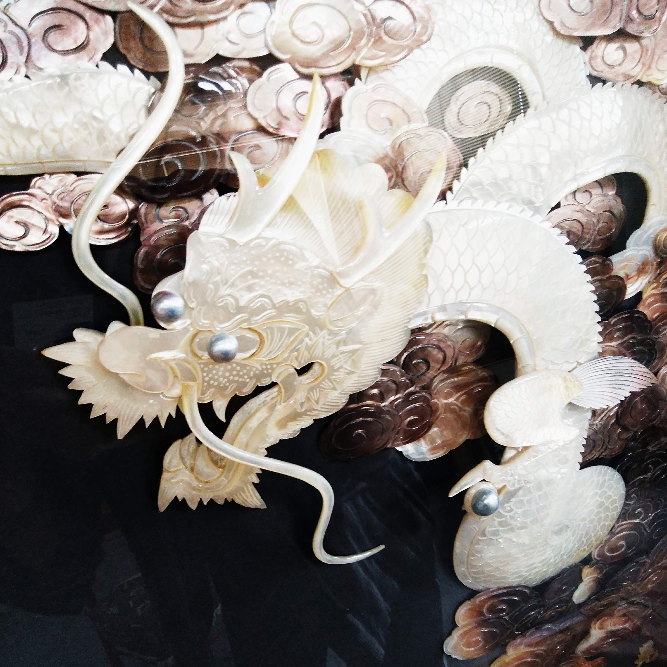 Amazon.co.jp: 龍虎 竜虎 龍 虎 蝶芸額 30号 白蝶貝 黒蝶貝 真珠 工芸 