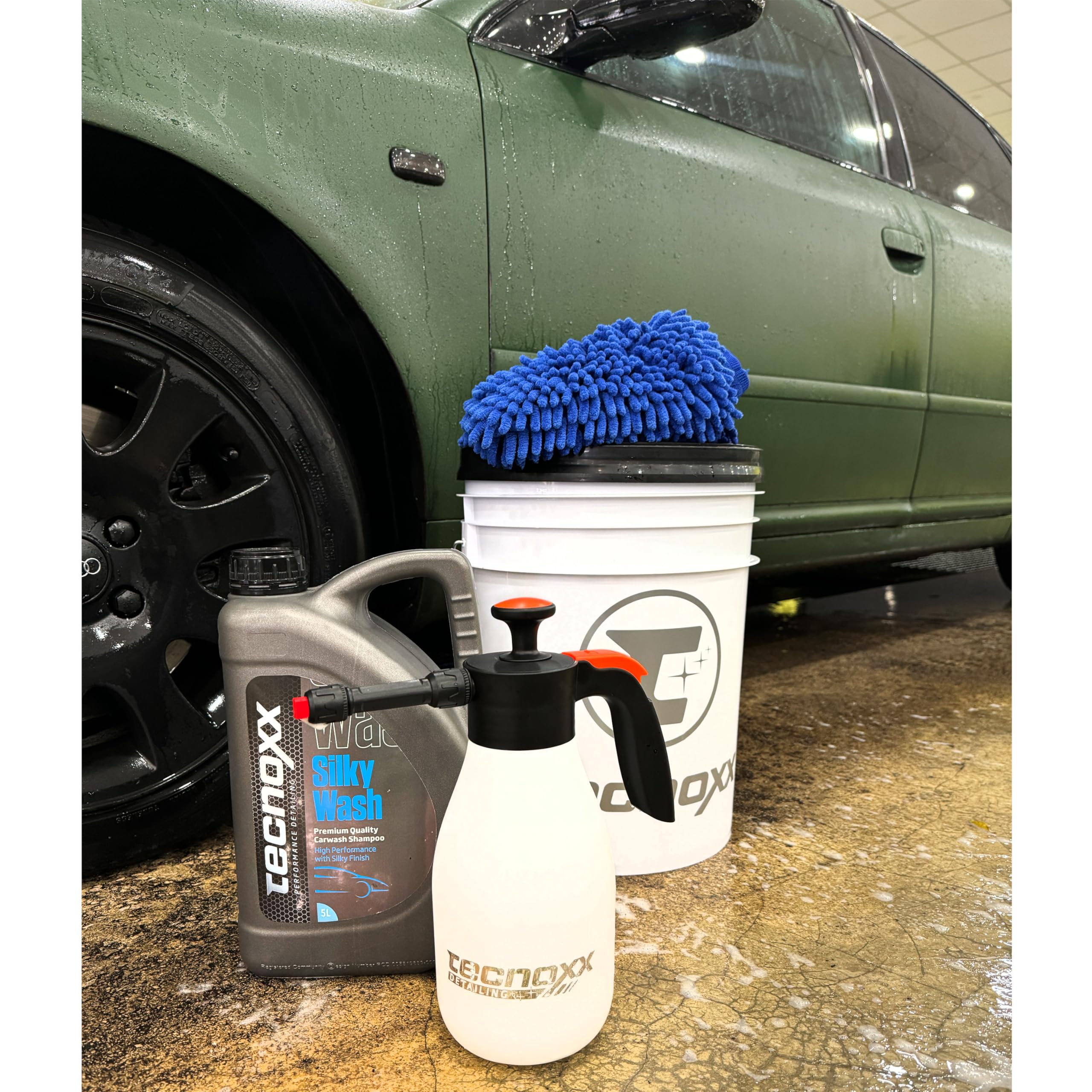 Tecnoxx Kit Exterior Pro - Set de Limpieza para Coche con Foamer Pulverizador de Espuma, Champú Detergente Espumante Ultra Activo Silky Wash y Manopla de Microfibra - Brillo y Limpieza Profesional