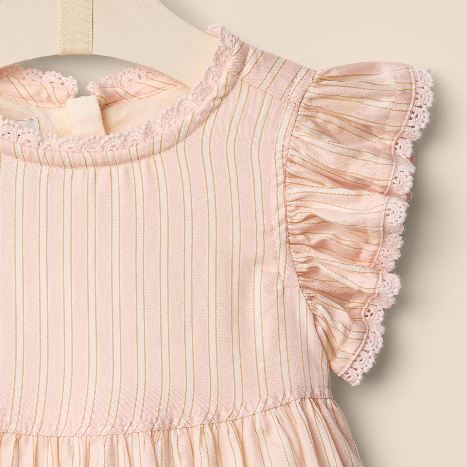 Amazon Essentials x Sofia Grainge Toddlers and Baby Girls' Woven Ruffle Sleeve Dress - Image 5