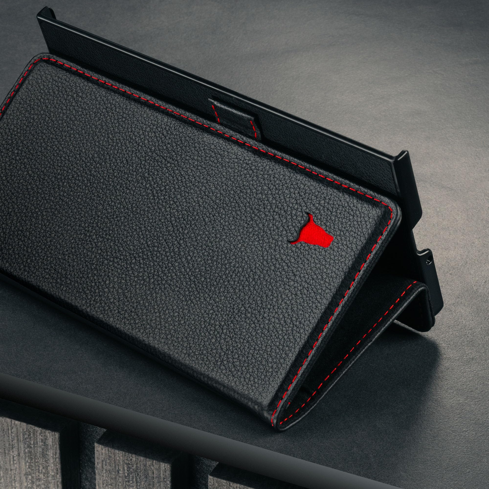 TORRO Leder Hülle kompatibel mit Samsung Galaxy Z Fold7 2025– Echt Lederhülle mit Standfunktion und Kartenfächern (Schwarz)