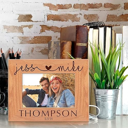 Vista 33 de GIFTBYGIFTY Marcos de fotos de amor personalizados para parejas con nombre, 4 x 6 pulgadas, regalos de San Valentín personalizados para él, ella