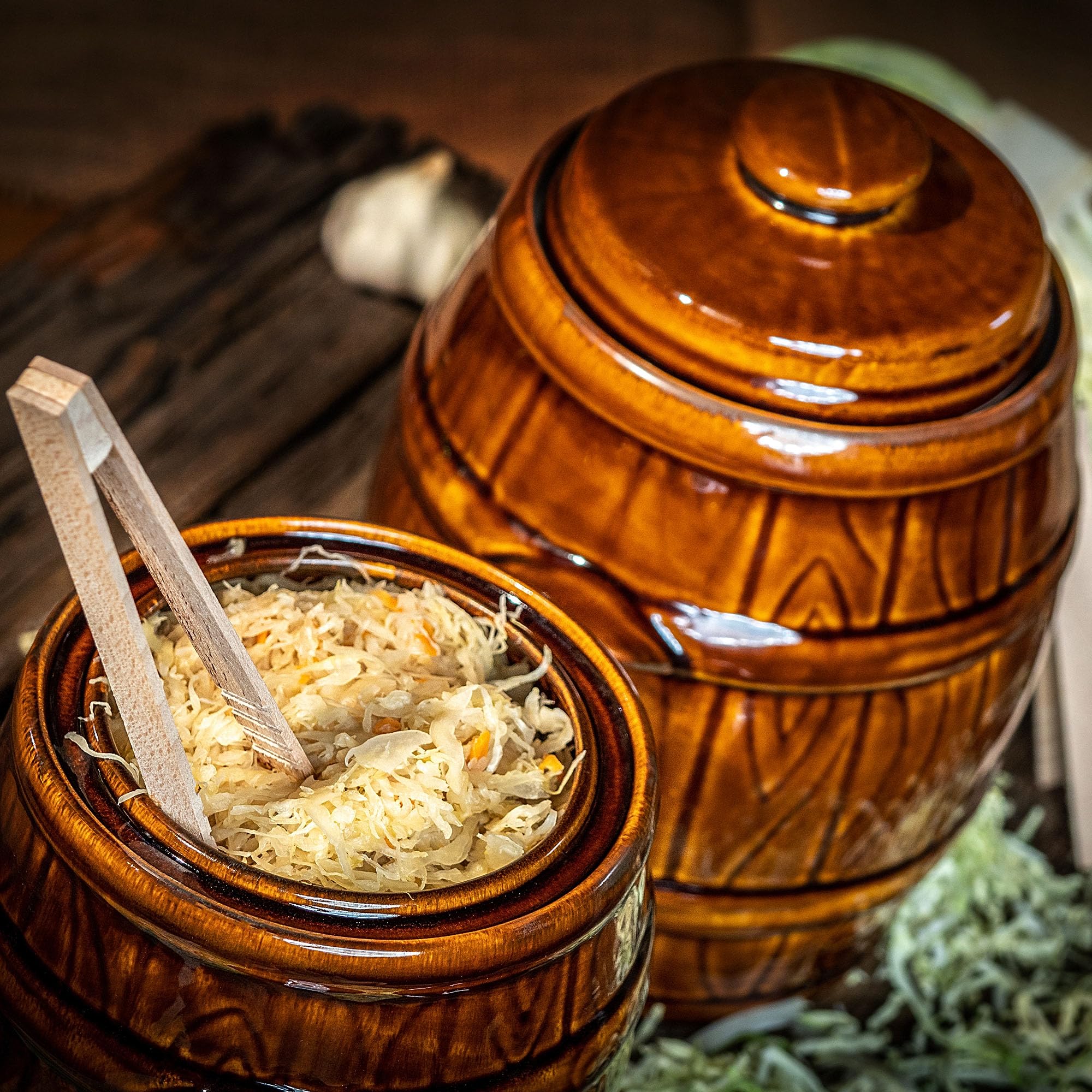 KADAX Steinzeugtopf, Dichter Keramiktopf mit Deckel, Spülmaschinenfester Steinguttopf, handgefertigter Gärtopf aus Keramik, Einlegtopf für Gurken und Sauerkraut (5L)