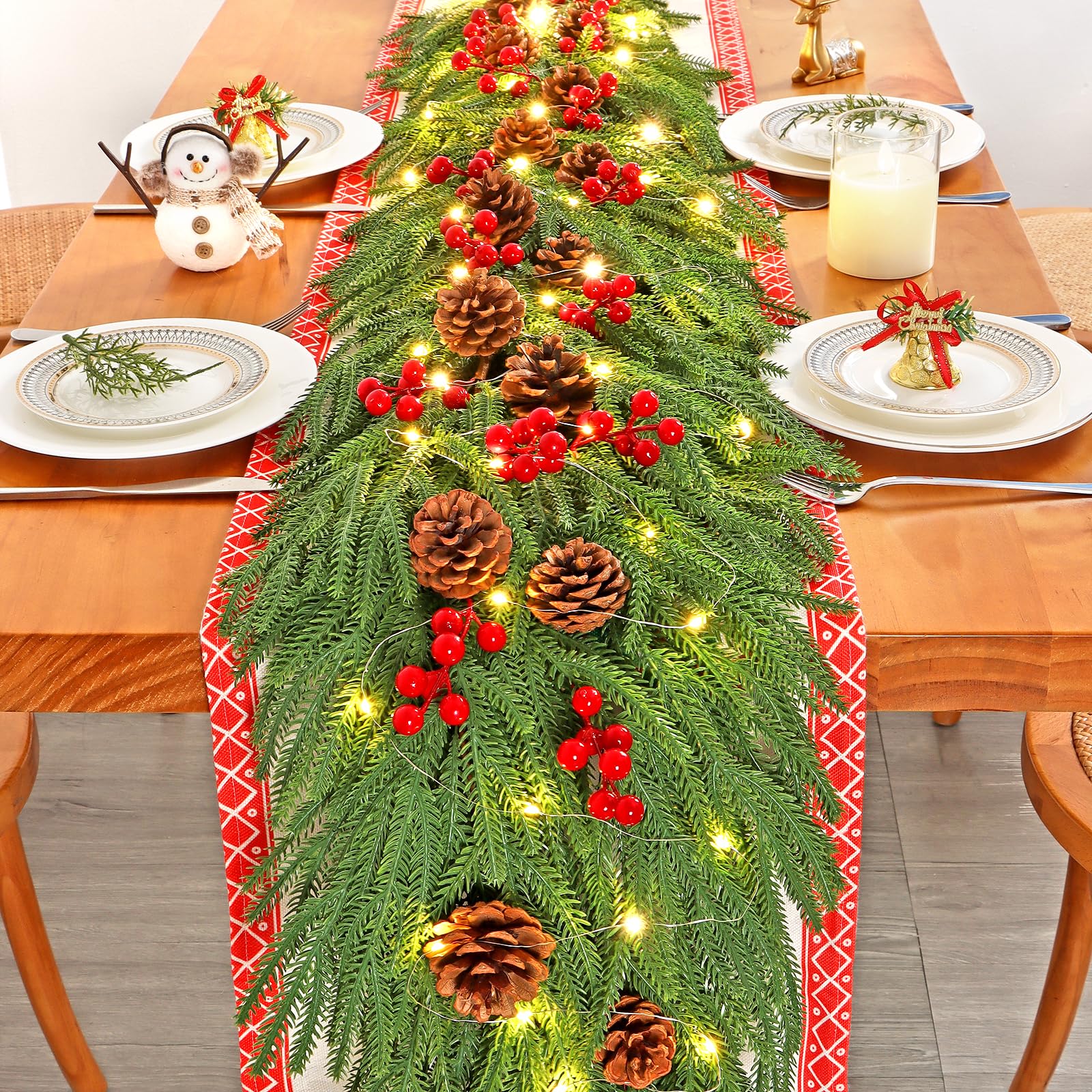Dremisland 2 Stück Weihnachtsgirlande mit 100 Beleuchtung Künstliche Norfolk Girlande Weihnachten Kieferngirlande Tannengirlande Weihnachten Deko Grün Norfolk Kiefer Girlande Rot Beeren Adventskranz