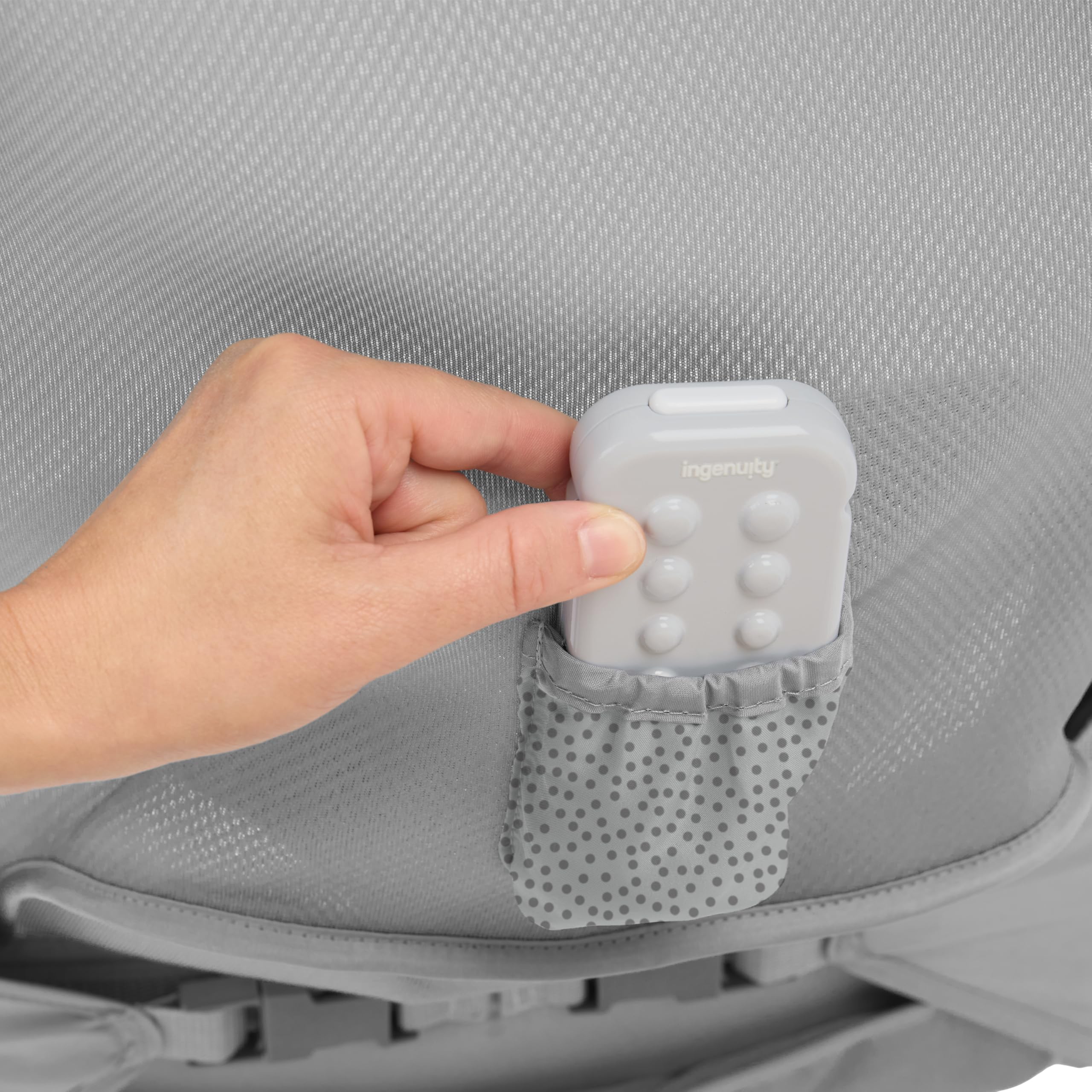Ingenuity Stow & Go kompakte Falt Babywippe, leichter tragbarer Sitz mit Vibration & Spielzeug, Grau,
