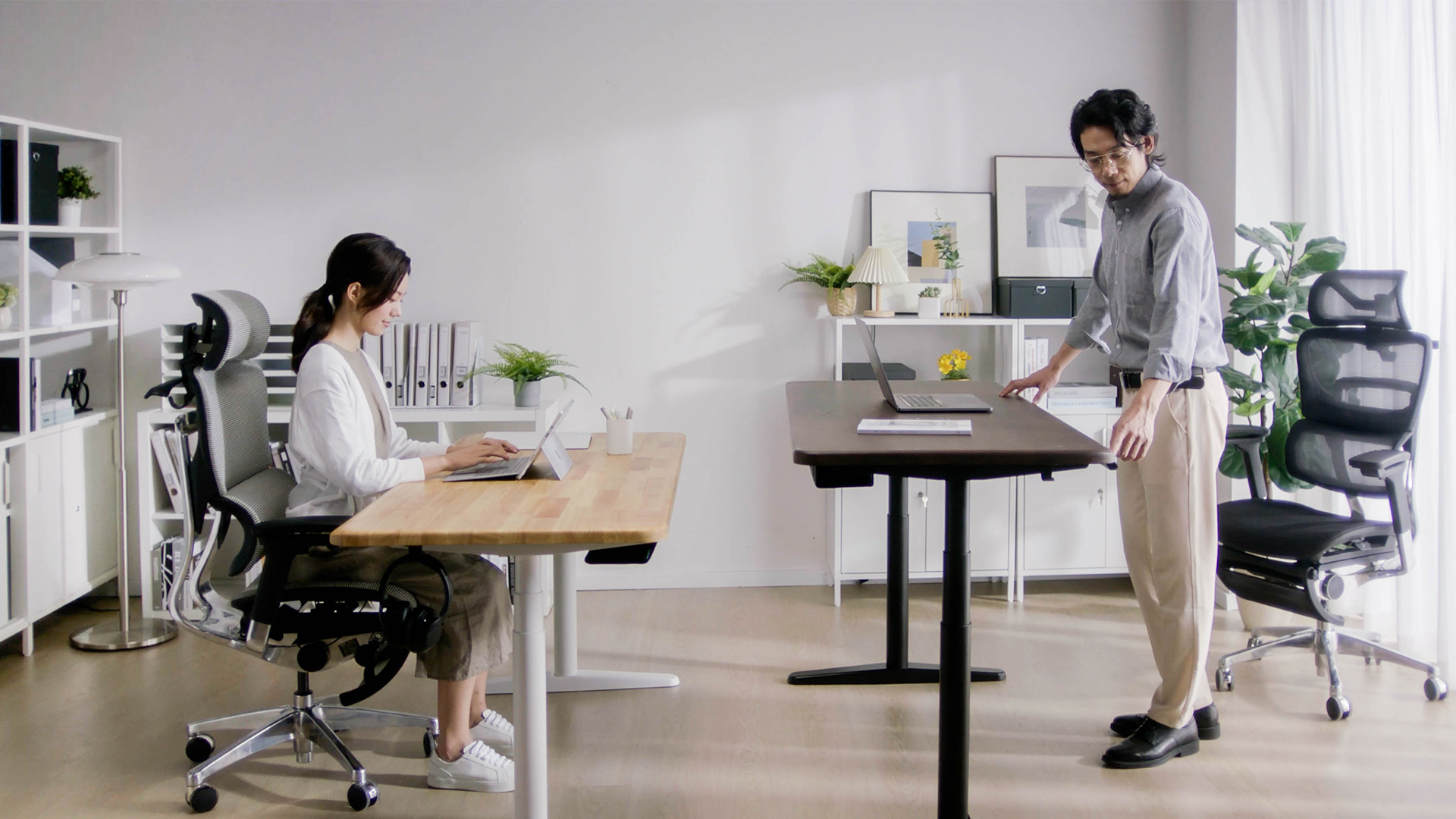 COFO Desk Premium 電動式スタンディングデスク 天然木材 140サイズ