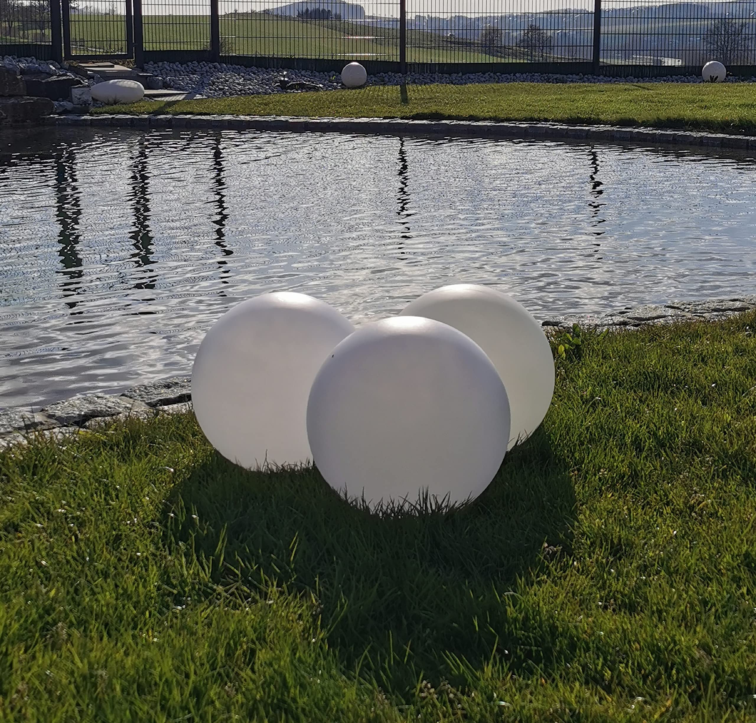 Trango 3er Set SO-202020 IP65 LED-Solarleuchte in 20-20-20cm Durchmesser Weiß matt mit 3000K warmweiß LED & RGB Farbwechsel LED *SNOWY* Solarkugel Leuchtkugel, Außenleuchte, Kugellampe, Gartenleuchte