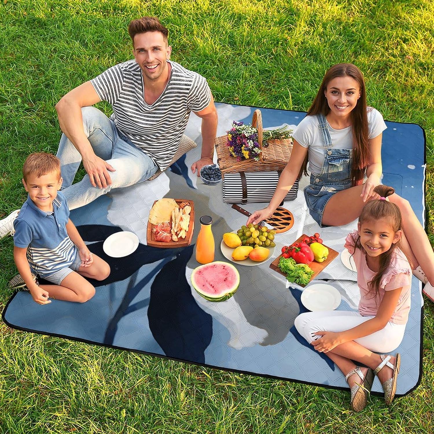 White Blue Picnic Blanket with Zipper Water Resistant Sand Free Picnic Mat Washable Foldable Easy Carry Beach Blanket for Lawn Beach Hiking Camping