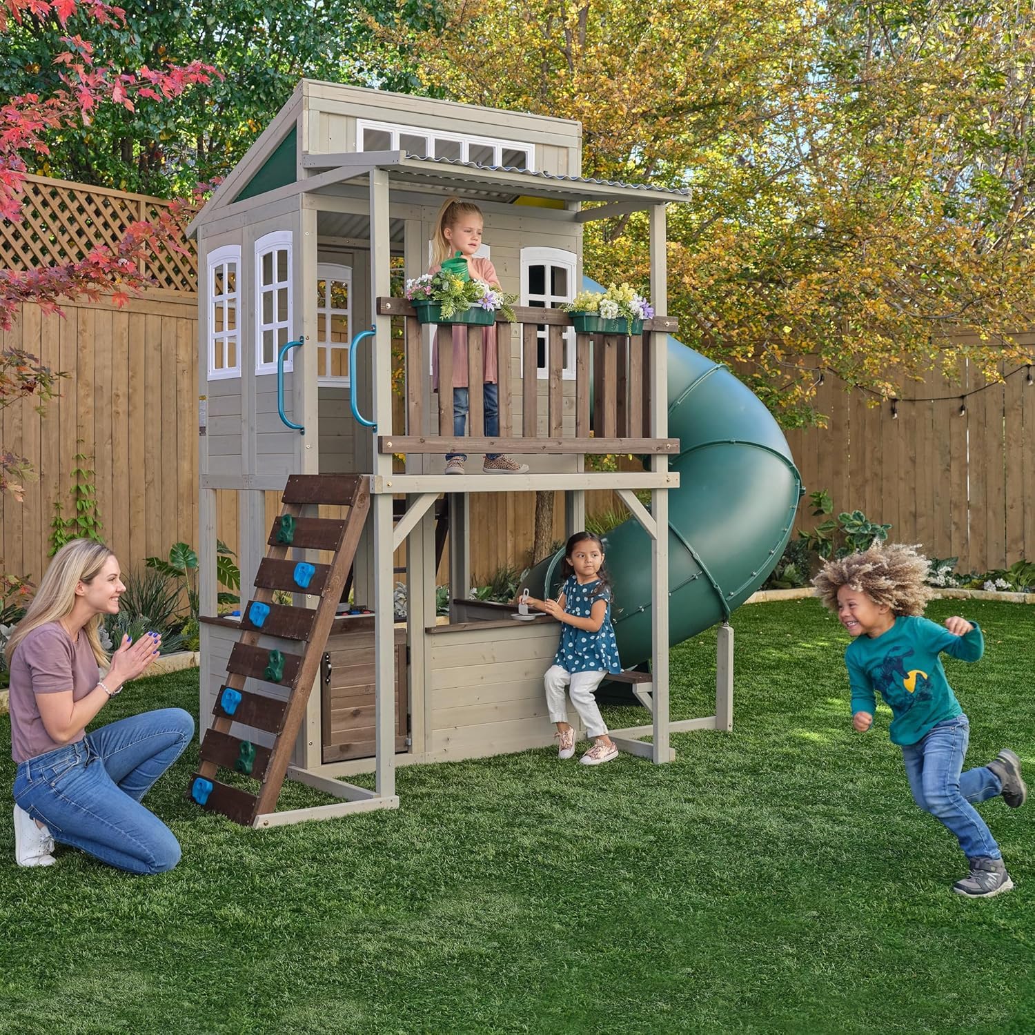 KidKraft Cozy Escape Spielturm mit Rutsche – Zweistöckiges Outdoor Klettergerüst mit Tunnelrutsche, Kletterwand & Spielküche