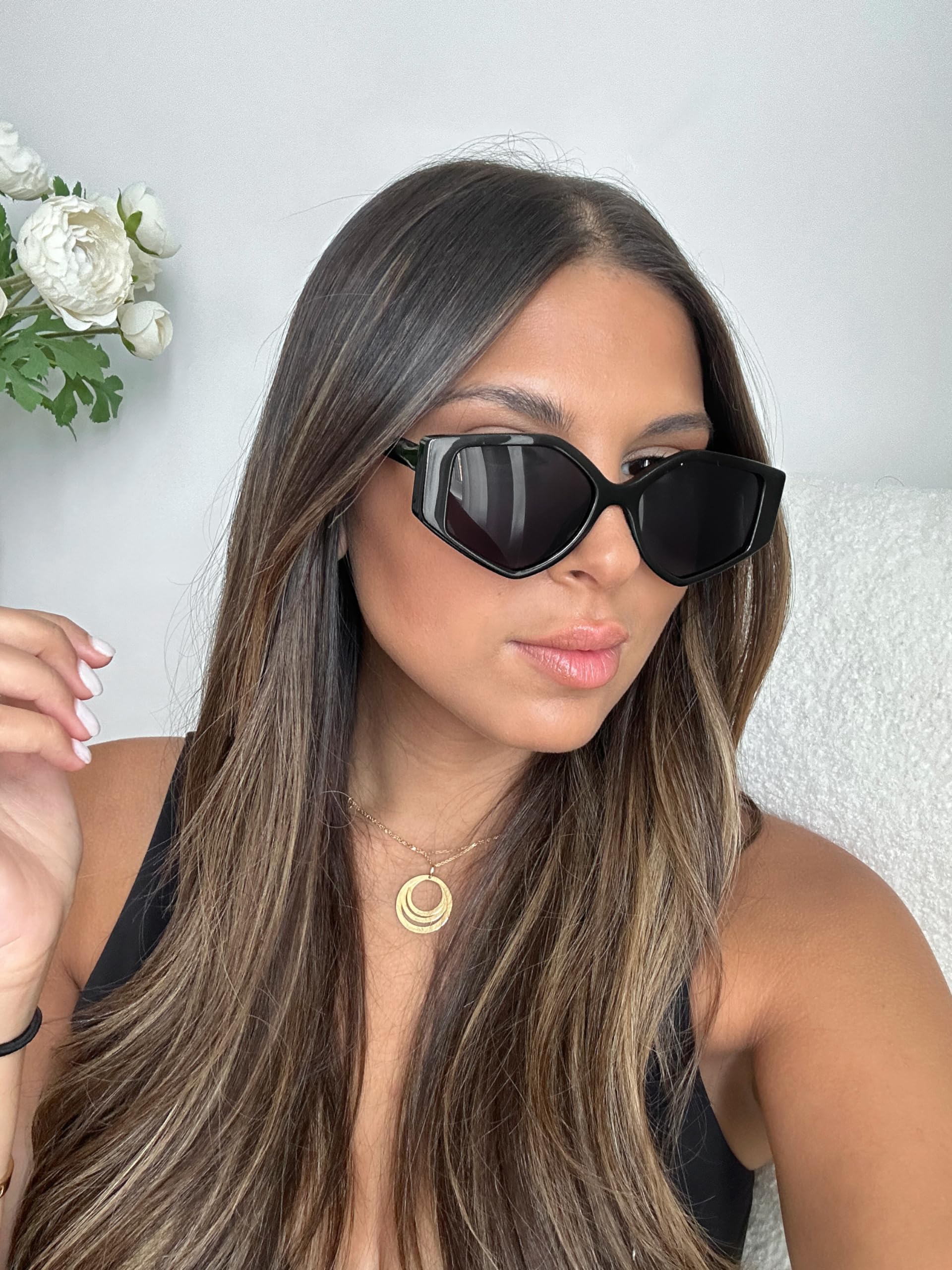 OWN THE TREND Trendy Sunglasses for Women - Sunglasses Womens with UV protection - Vintage Retro Oval Y2K Fashion Sun Glasses