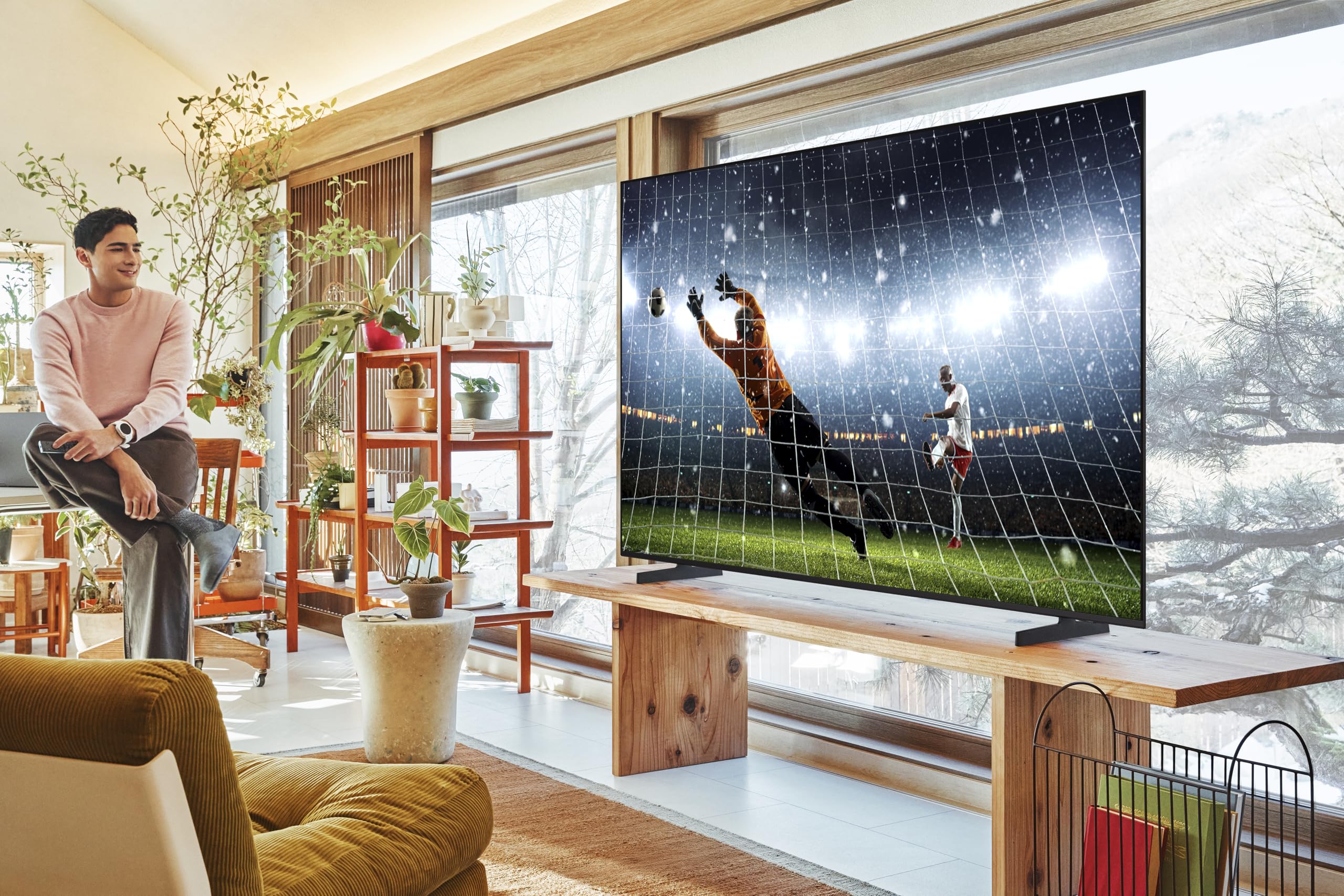 SAMSUNG 43-calowy telewizor Crystal UHD U8075F 4K Smart TV, niesamowite kolory z procesorem kryształowym 4K, słuchaj wszystkich głośników z Q-Symphony, dane chronione przez Knox Security i Gaming Hub