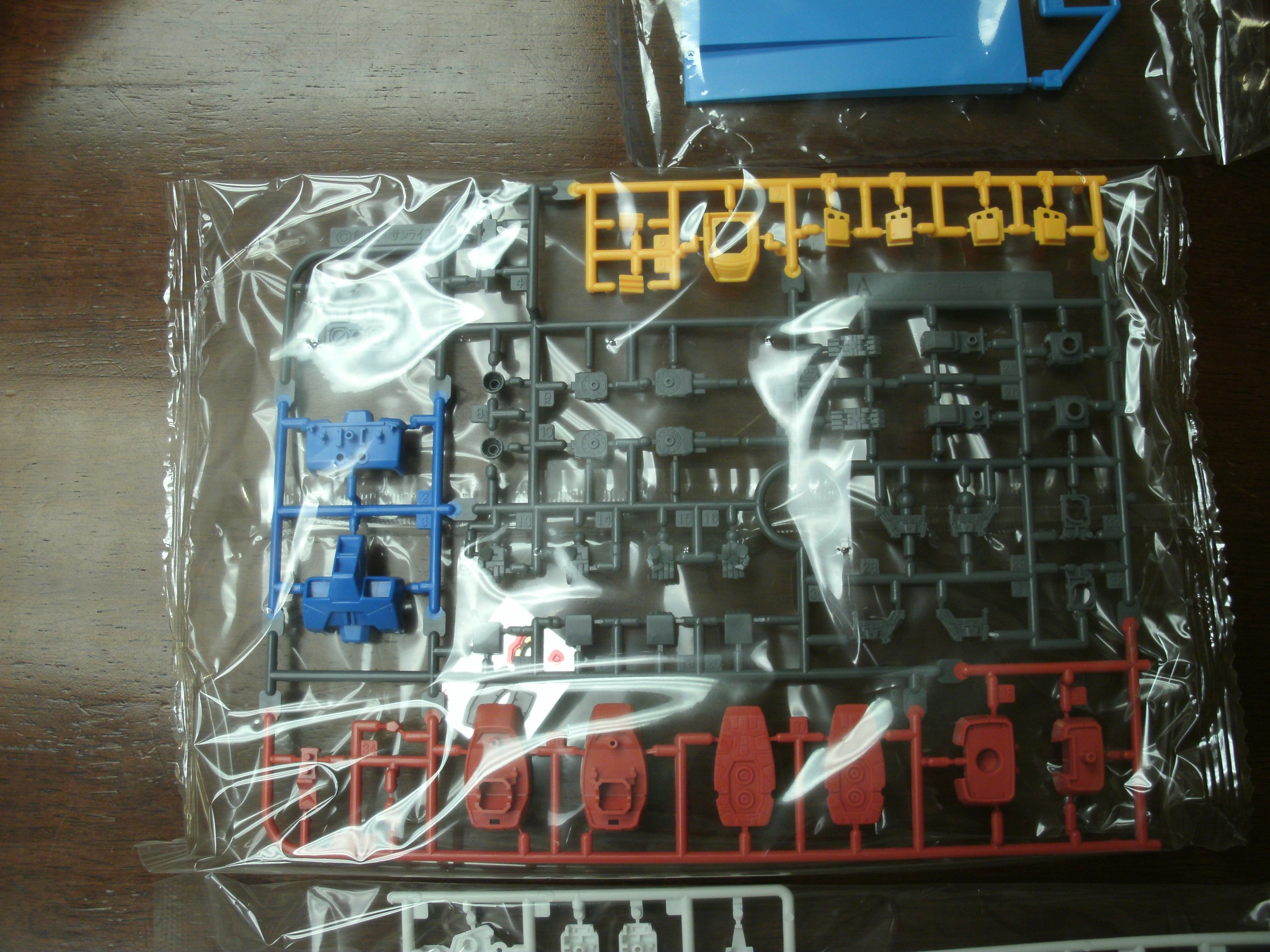 Amazon | バンダイ HG 1/144 RX-78-2 ガンダム Ver.G30th GREEN TOKYO 