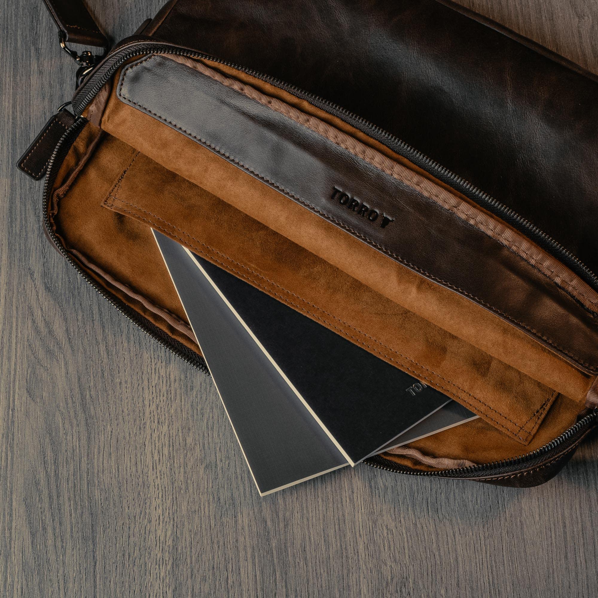 TORRO Bolsa para portátil - Bolso bandolera de piel auténtica compatible con portátil o MacBook de 13/14 pulgadas