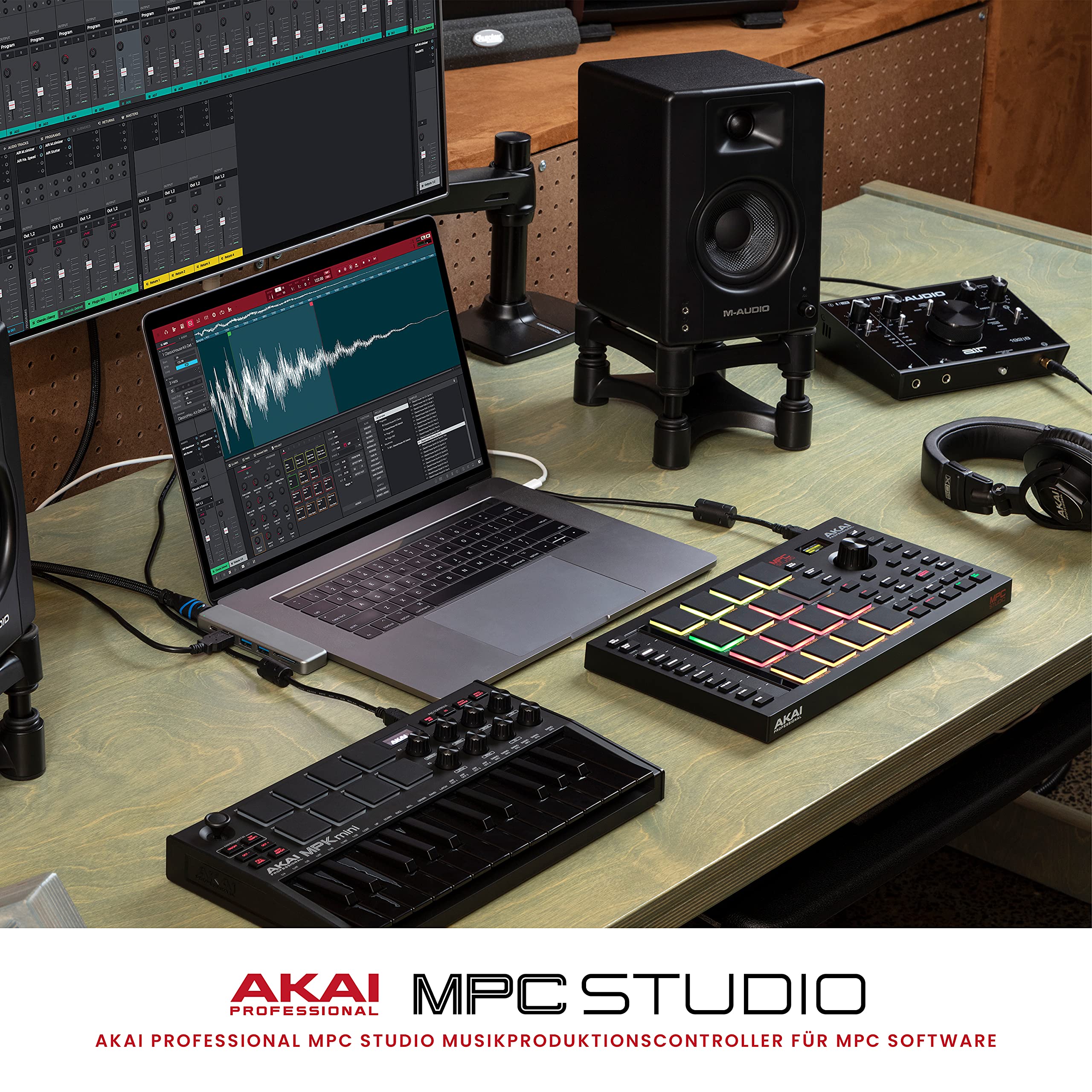 Akai Professional MPC Studio - MIDI Controller Beat Maker mit 16 anschlagdynamischen RGB Pads, MPC Software, zuweisbarem Touch Strip und LCD Display
