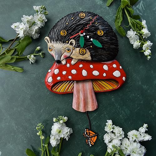 Miniatura 2 de Enesco Allen Designs Hank The Hedgehog - Reloj de pared con péndulo esculpido de hongo, 11.22 pulgadas, multicolor