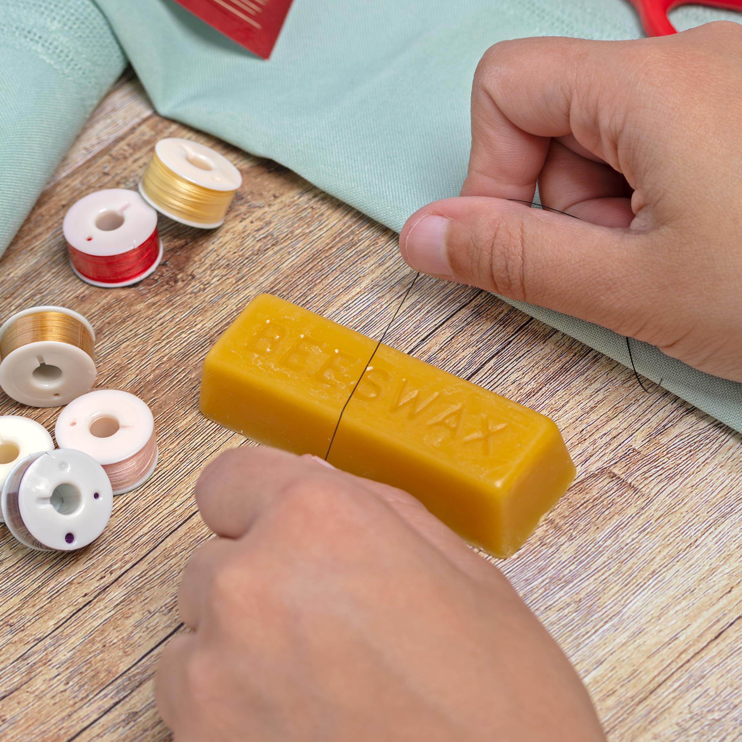 The Beadsmith Wosk do pielęgnacji nici – sztabka 1 uncji, 100% wosk pszczeli, naturalny wzmacniacz sznurków do artykułów rzemieślniczych i krawieckich