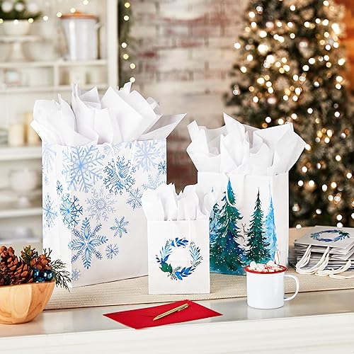 Miniatura 2 de Hallmark Bolsas de regalo de Navidad - Blanco con coronas, copos de nieve y árboles (8 bolsas reciclables 3 pequeñas 6", 3 medianas 9", 2 grandes