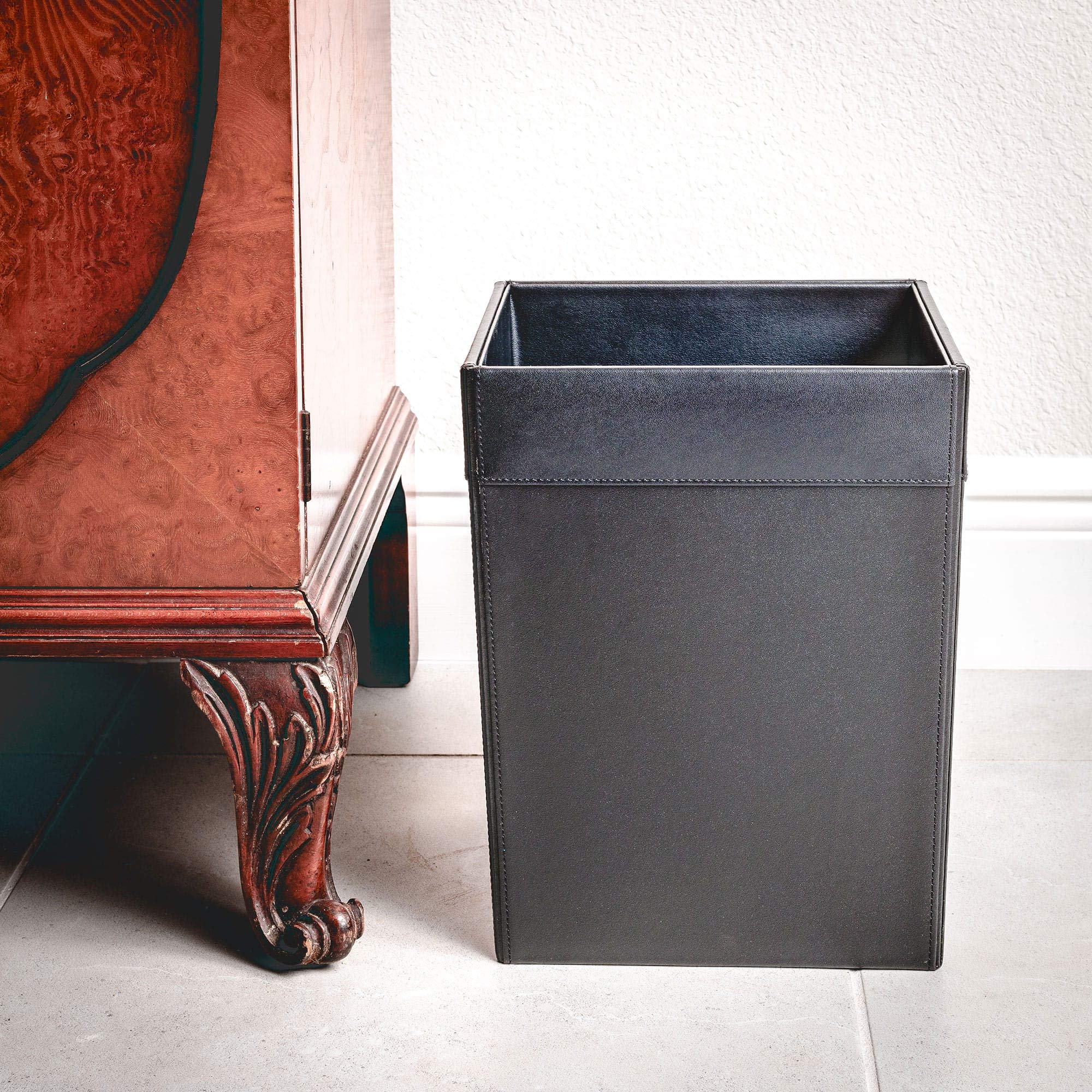 Dacasso Classic Black Leather Square Waste Basket
