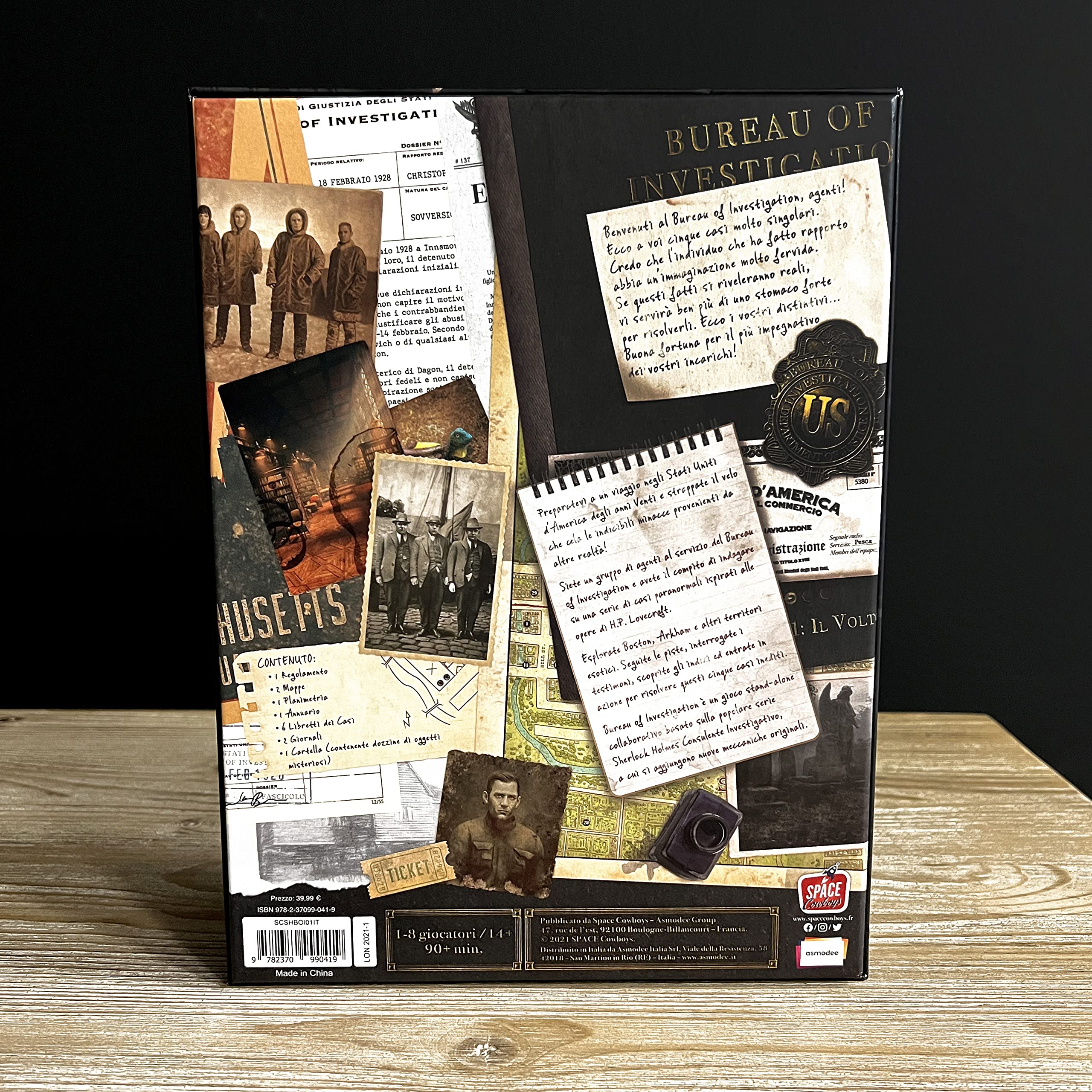 Asmodee - Sherlock Holmes Consulente Investigativo: Bureau of Investigation Indagini ad Arkham e Altrove - Gioco da Tavolo Investigativo, 1-8 Giocatori, 14+ Anni, Edizione in Italiano