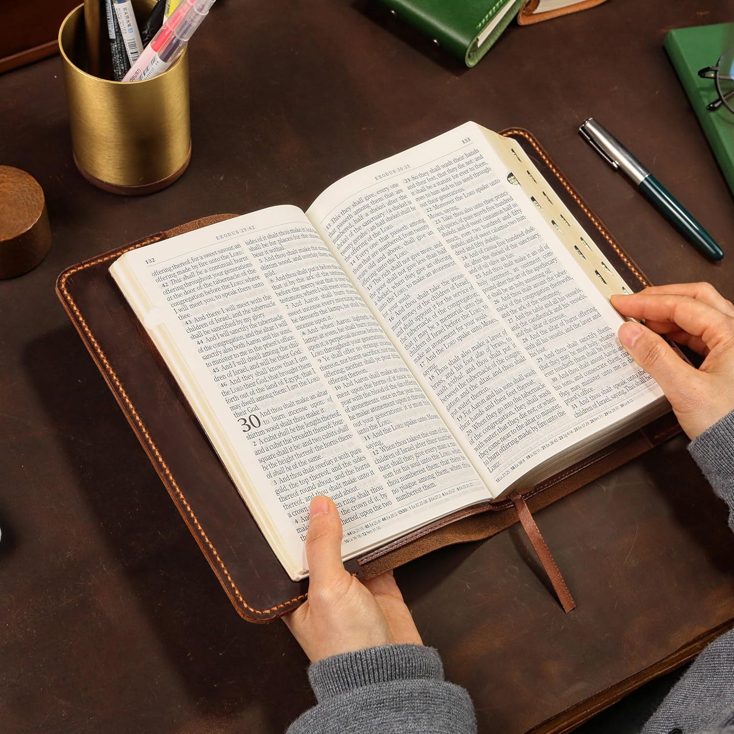 Full grain leather Bible cover case compatible with Giant Print Full-size KJV Holy Bible, For Full Size GP Editions bible/King James Version ONLY fits 9.7" x 6.7" x 1.5".
