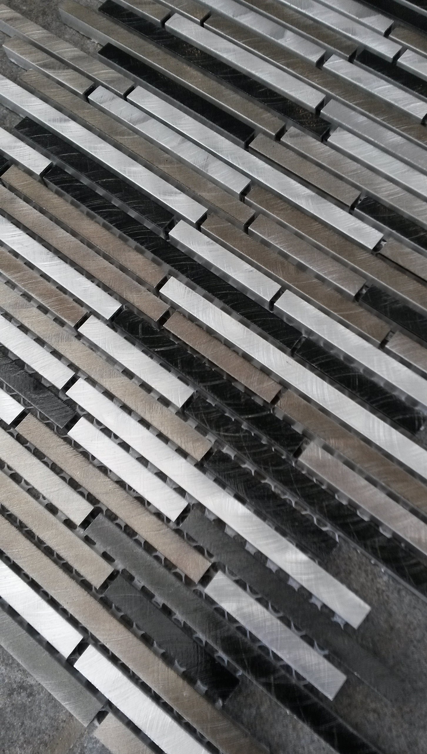 Mosaïque Aluminium Métallique Noir/anthracite – 10 Tapis 298x338mm – 49-0308