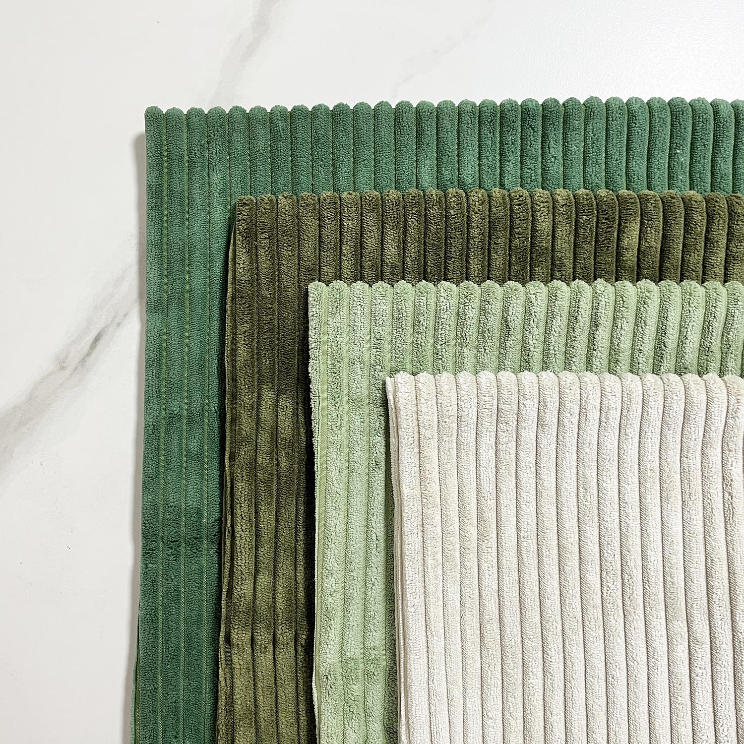 Lot de 4 housses de coussin décoratives simples et tendance en velours côtelé doux de style rustique et bohème pour décoration d'intérieur, canapé, lit, salon (4, vert forêt, 45 x 45 cm)