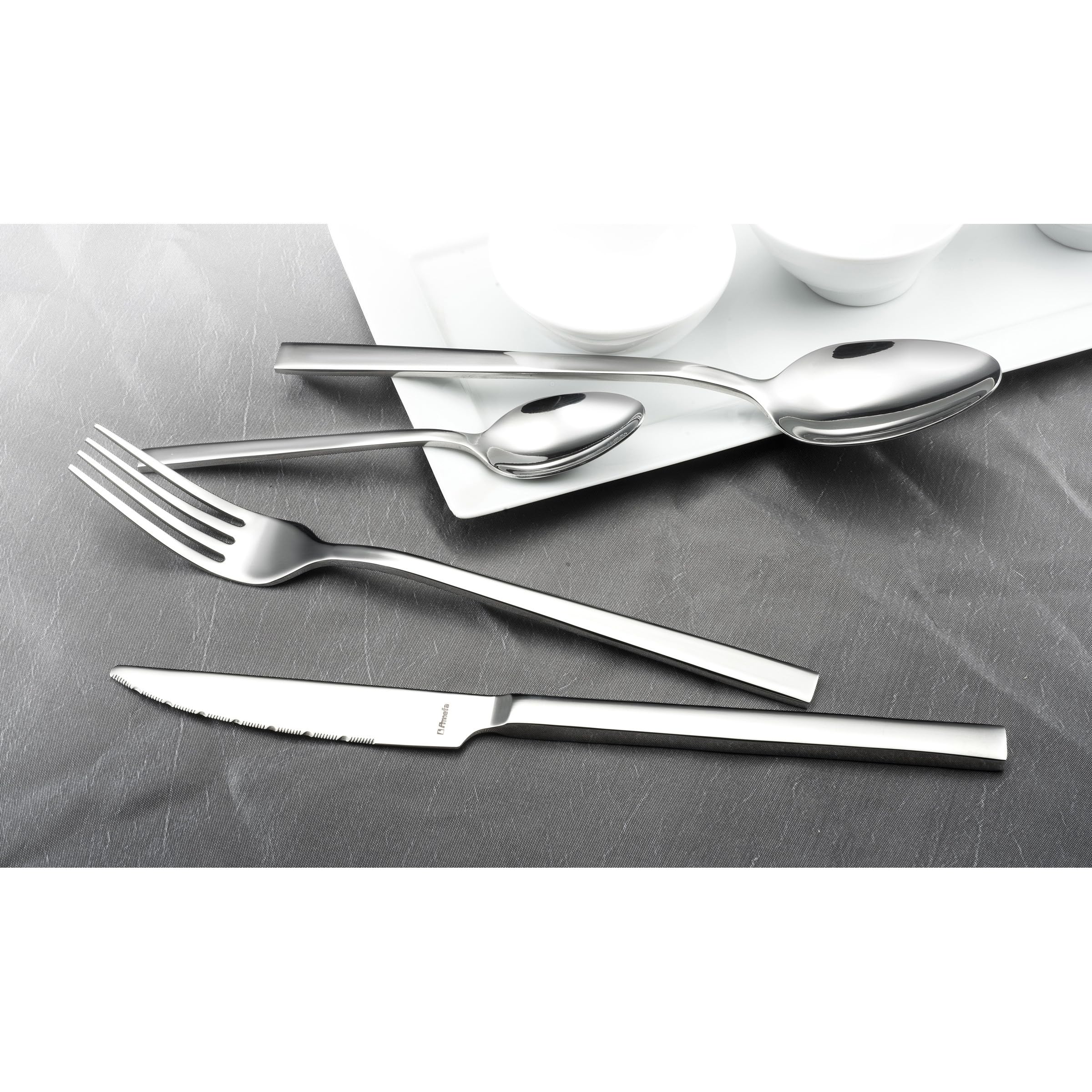 Escade - Ménagère 24 pièces avec couteaux steak