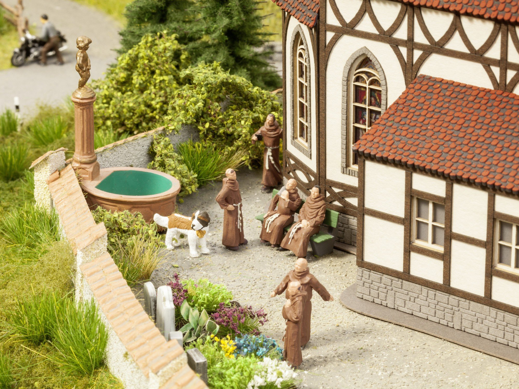 NOCH 66906 - Spielwaren, Kirche St. Georg mit Micro-Sound Glockenläuten