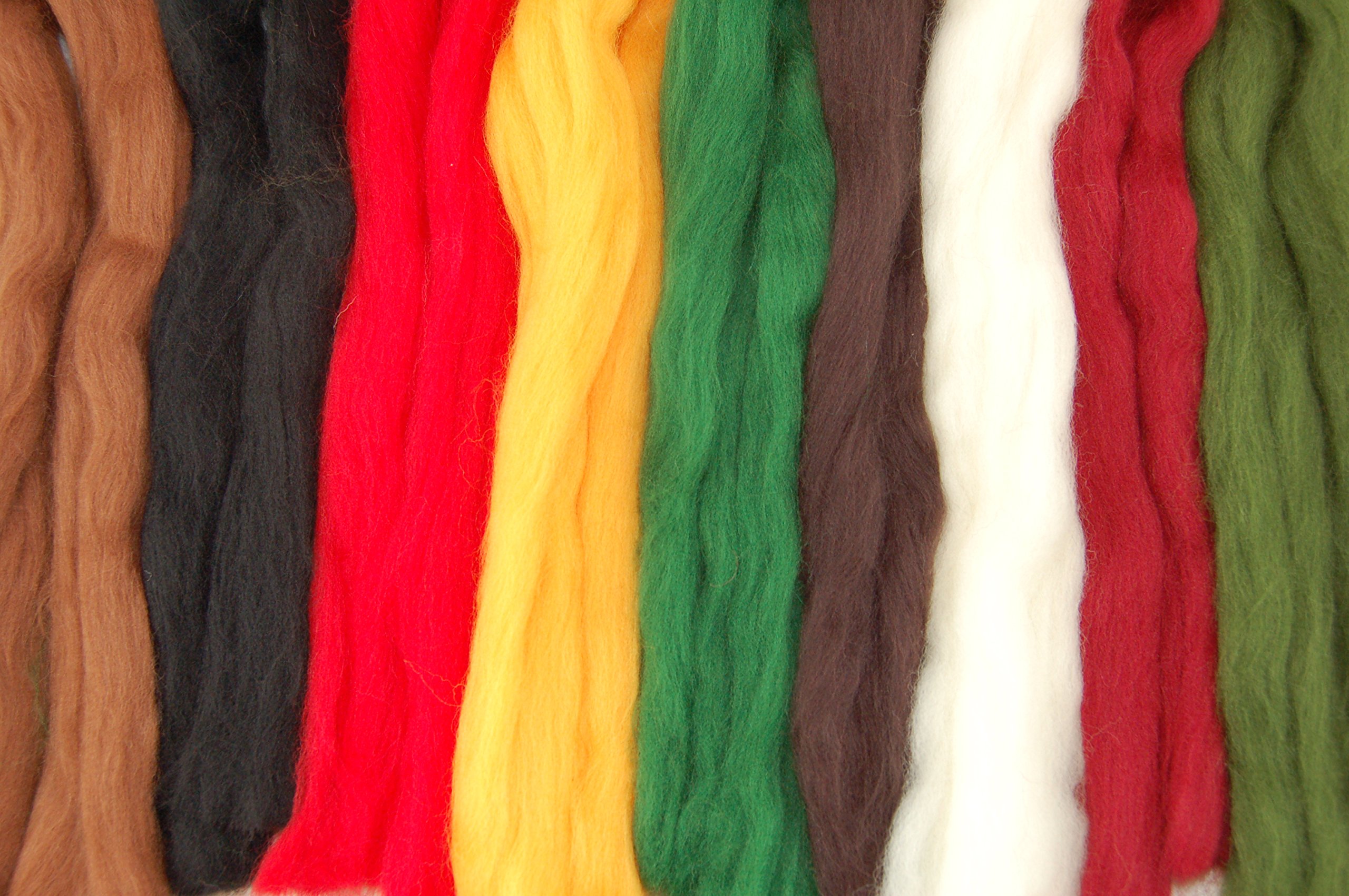 Christmas Colours Merino Wool roving/Tops A Mix of Reds Greens Browns Black and White Golden Yellow. Great for Wet Felting/Needle Felting Xmas Projects. 55gm Pack