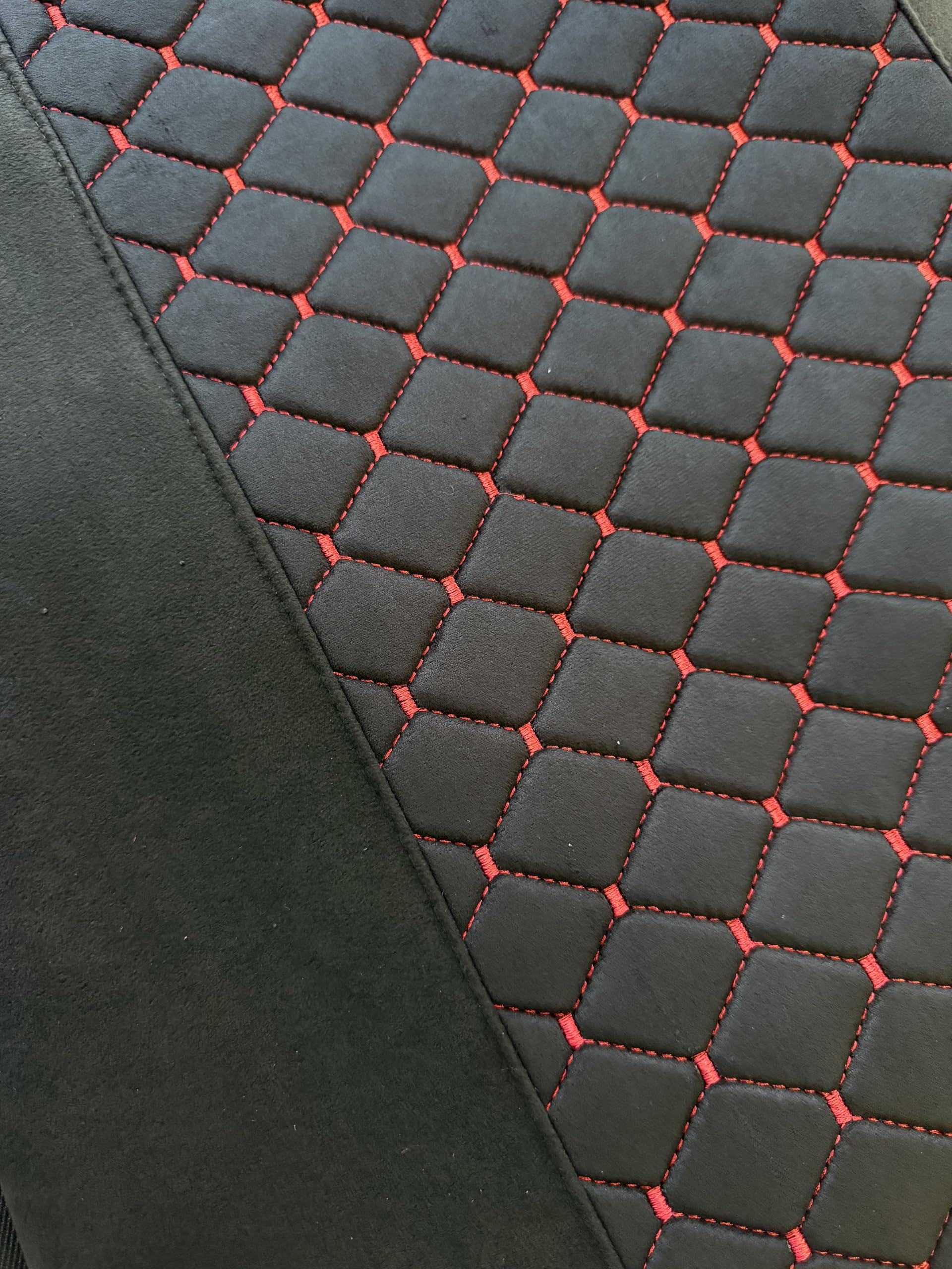 Housses de siège de camion pour MAN TGX TGS TGL TGM TG3 à partir de l'année de construction 2020 Alcantara – Carreaux avec coutures rouges – Housses de protection en cuir synthétique pour conducteur