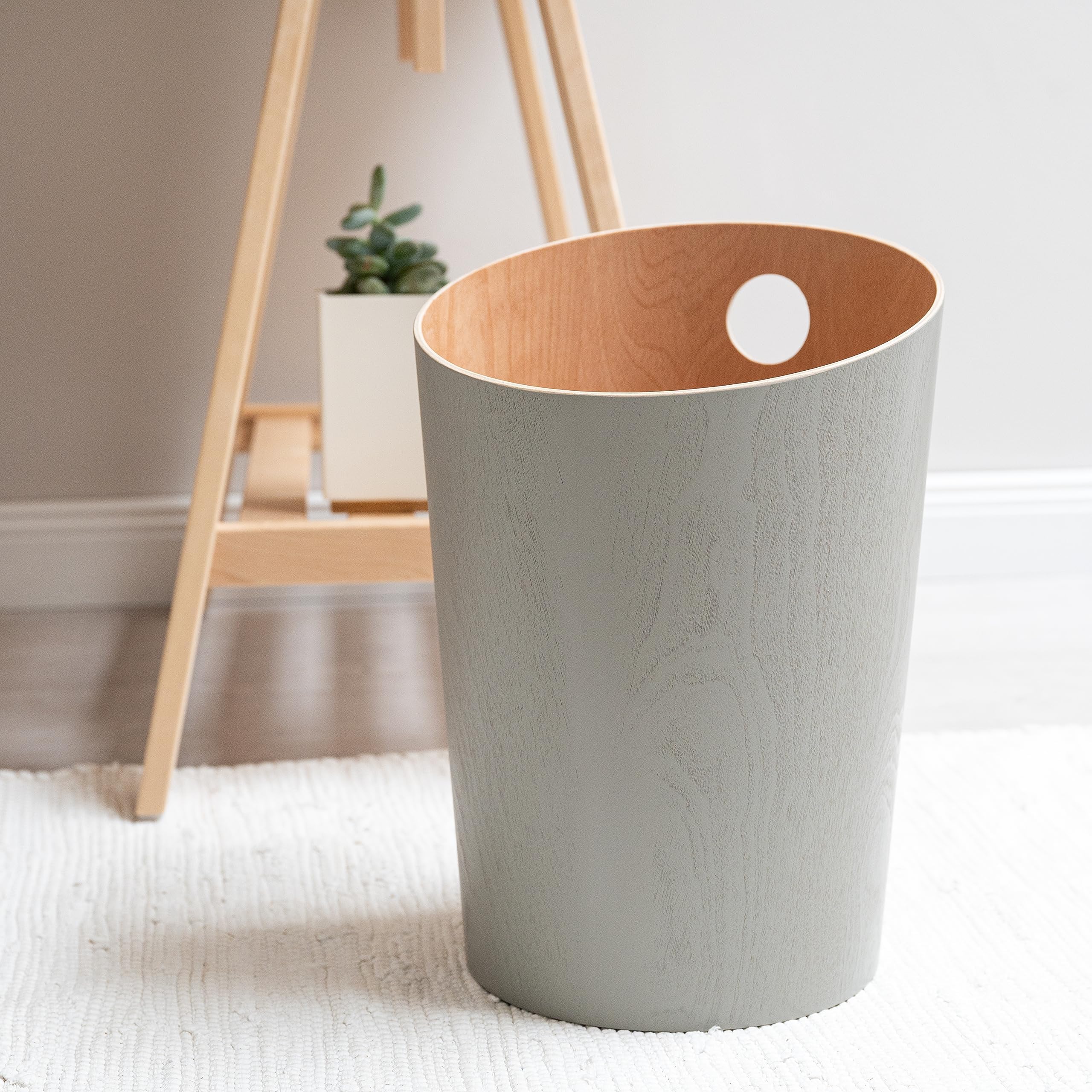 Kazai. Cestino da Ufficio Design 'Bennet' | Bidone Unico per Ufficio, Camera da Letto, Camera dei Bambini e Altro | Secchio Spazzatura in Impiallacciatura di Legno Vero | Grigio (chiaro)