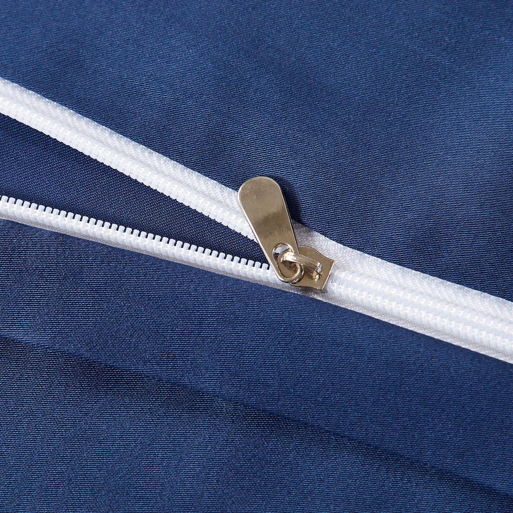 Ropa de cama de bambú de 155 x 220 cm, color azul liso, 50 % bambú lyocell, ropa de cama refrescante, suave y transpirable, de seda sedosa, juego de 3 piezas con cremallera y 2 fundas de
