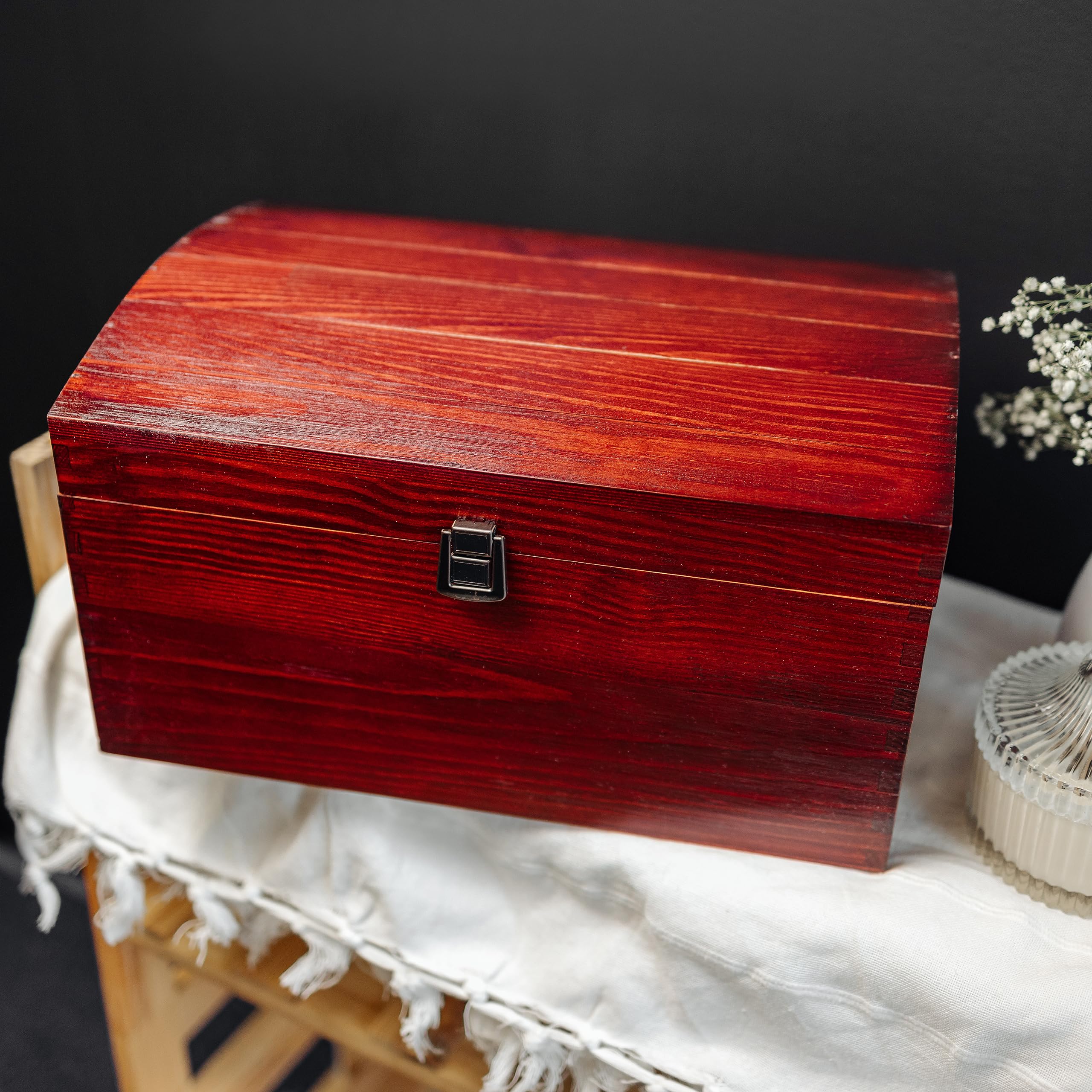 Creative Deco XXL Große Rot Holztruhe Holzkiste mit Deckel 34,5x25x19,2 cm | mit Schloss| Schatztruhe Groß Spielzeugkiste Holzbox Lackiert Kasten ohne Griffen | für Wertsachen und Spielzeuge