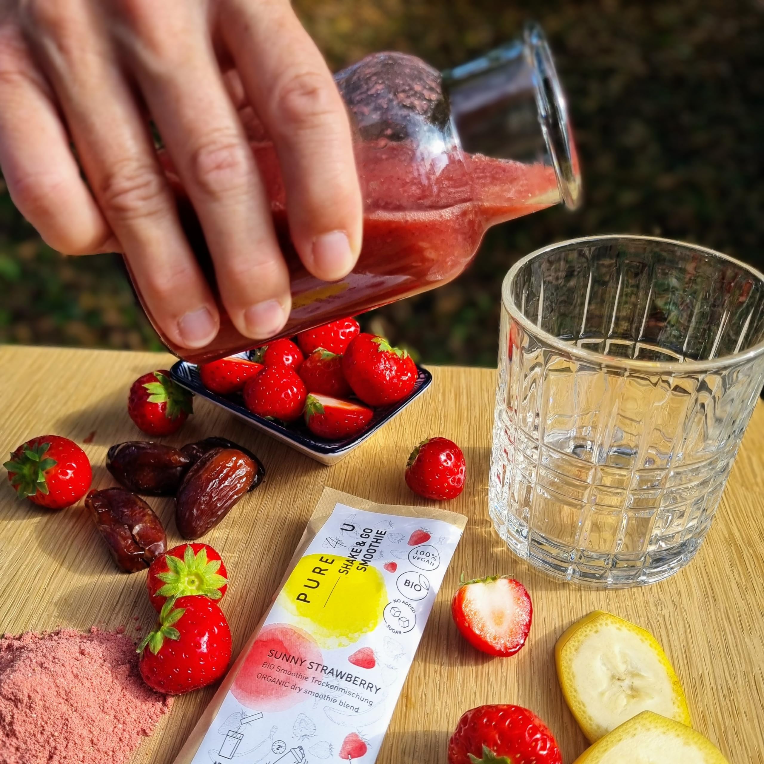 PURE4U BIO Choco & Erdbeere To Go Smoothie Shake Pulver (4x Choco Banana, 4x Sunny Strawberry) | Shake&Go Smoothie Pulver | Ohne Zuckerzusatz | Leichte Zubereitung ohne Mixer