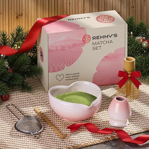 Rehny's Juego de batidor Matcha  Juego completo de matcha con cuenco en forma de corazón, batidor de bambú, soporte, tamiz de acero inoxidable,