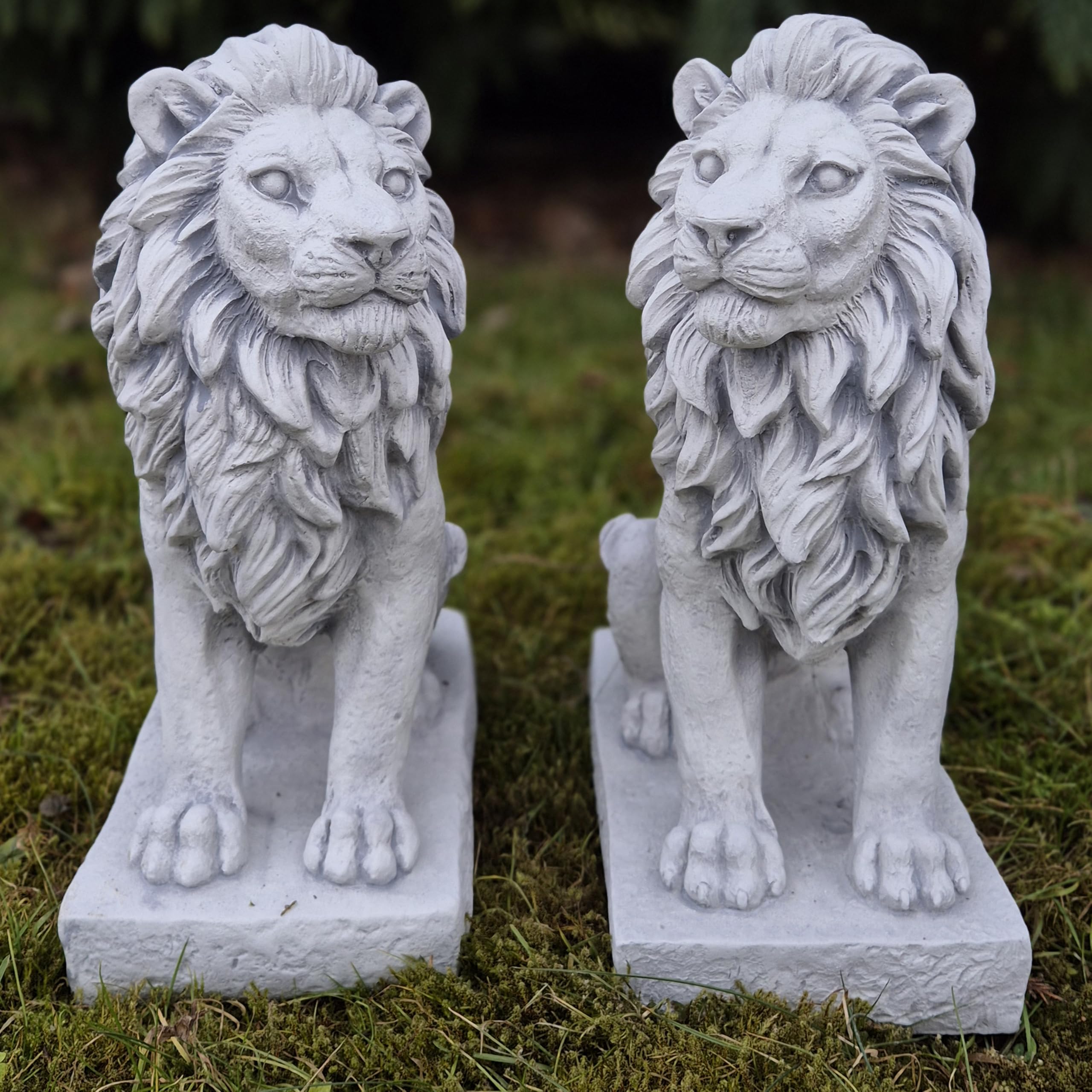 FABRIQ Figurka lwa, zestaw 2 szt., lewą i prawą stronę, kamienna figurka, waga 22 kg, wysokość 36 cm, szerokość 14 cm, długość 20 cm, odporna na mróz, z odlewu kamiennego, do użytku na zewnątrz, szara