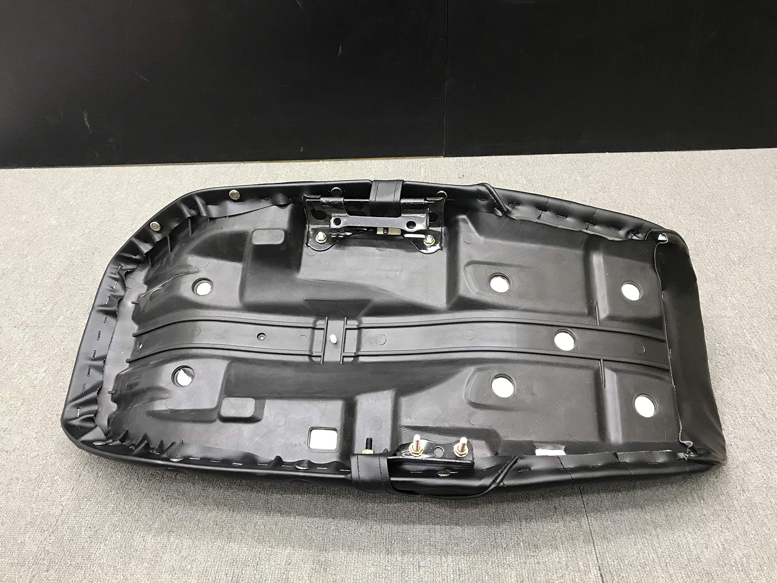 Amazon | CBX400F タックロール シート/ (黒 レザーボタン)完成 