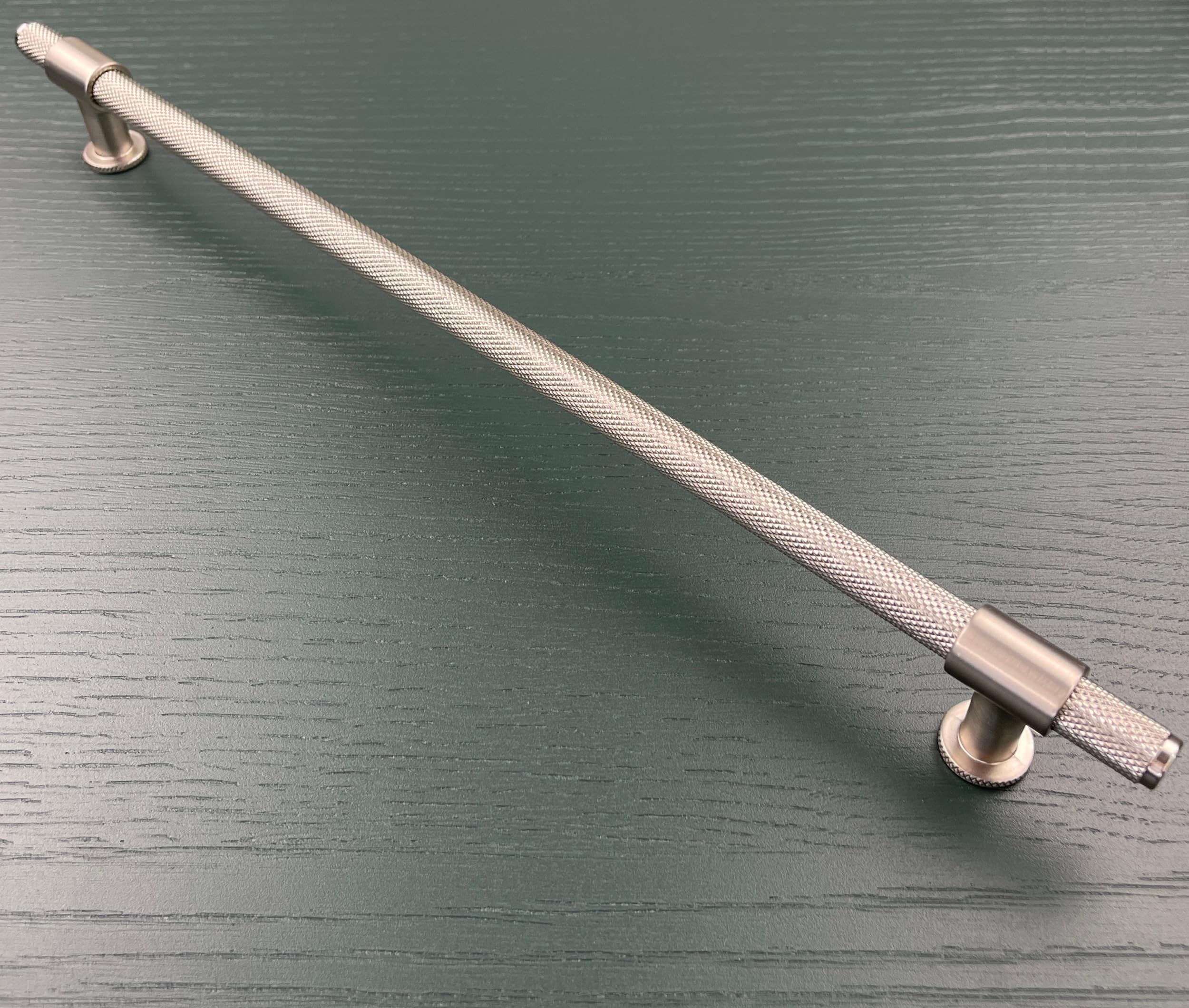 Harley & Wager Chelmsford Knurled Cabinet Handles – Bar Handles & Drawer Knobs – Kitchen Cupboard Door Pulls – Textured Furniture Hardware – Available in 2 Finishes (320mm Centres - Satin Nickel)