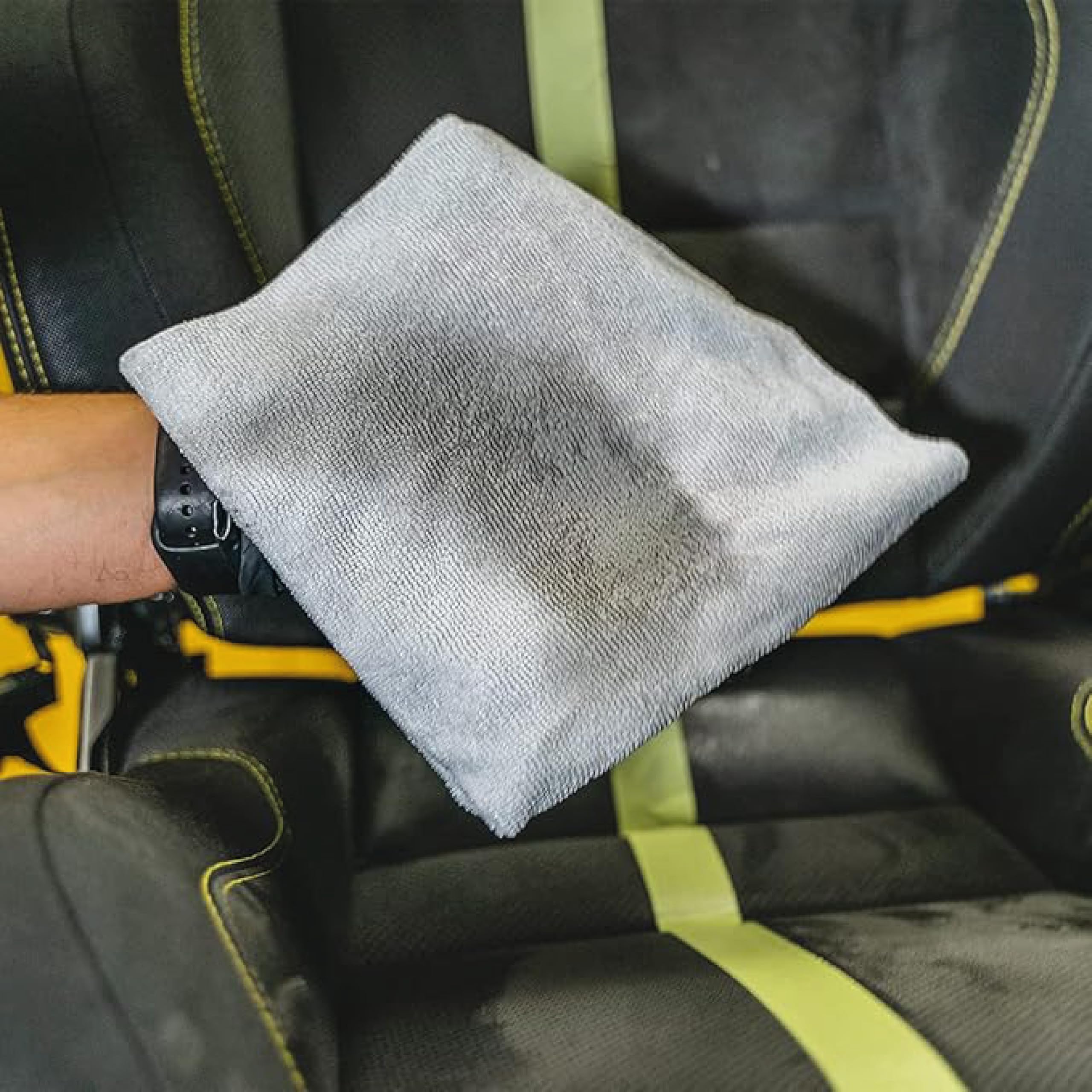 Mafra, Maniac Car Detailing Line, Formato 1L, Interior Cleaner Purifier, Pulitore Abitacolo Auto con Azione Decontaminante e Igienizzante Anti-Odore, Elimina Sporchi Misti Difficili