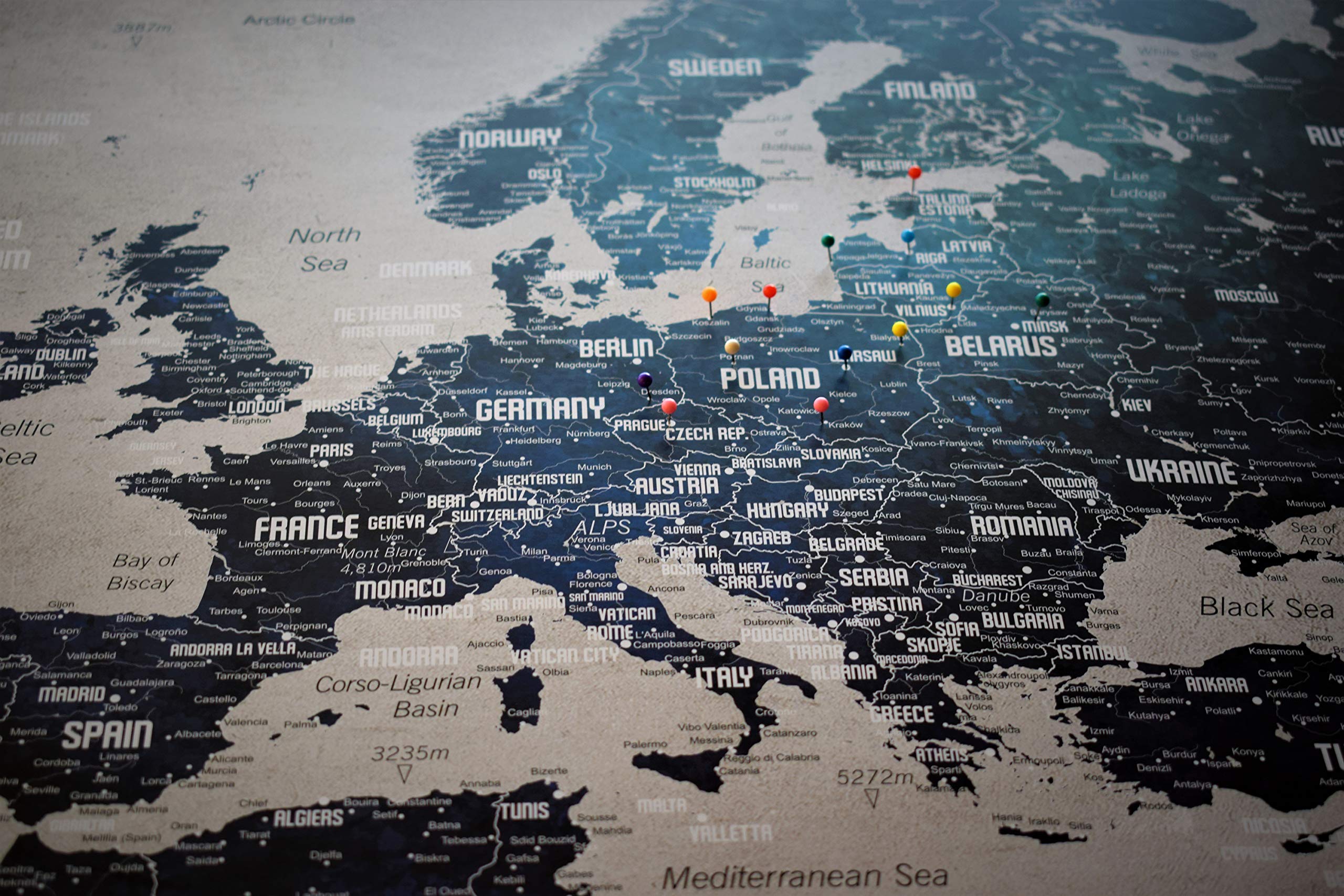 Mappa dell'Europa con puntine, Mappa di viaggio 62x2x42 cm, Mappa di avventura con cornice, mappa dell'Europa con perni di contrassegno di viaggio, La mappa è pronta per l'uso, prodotta in Europa