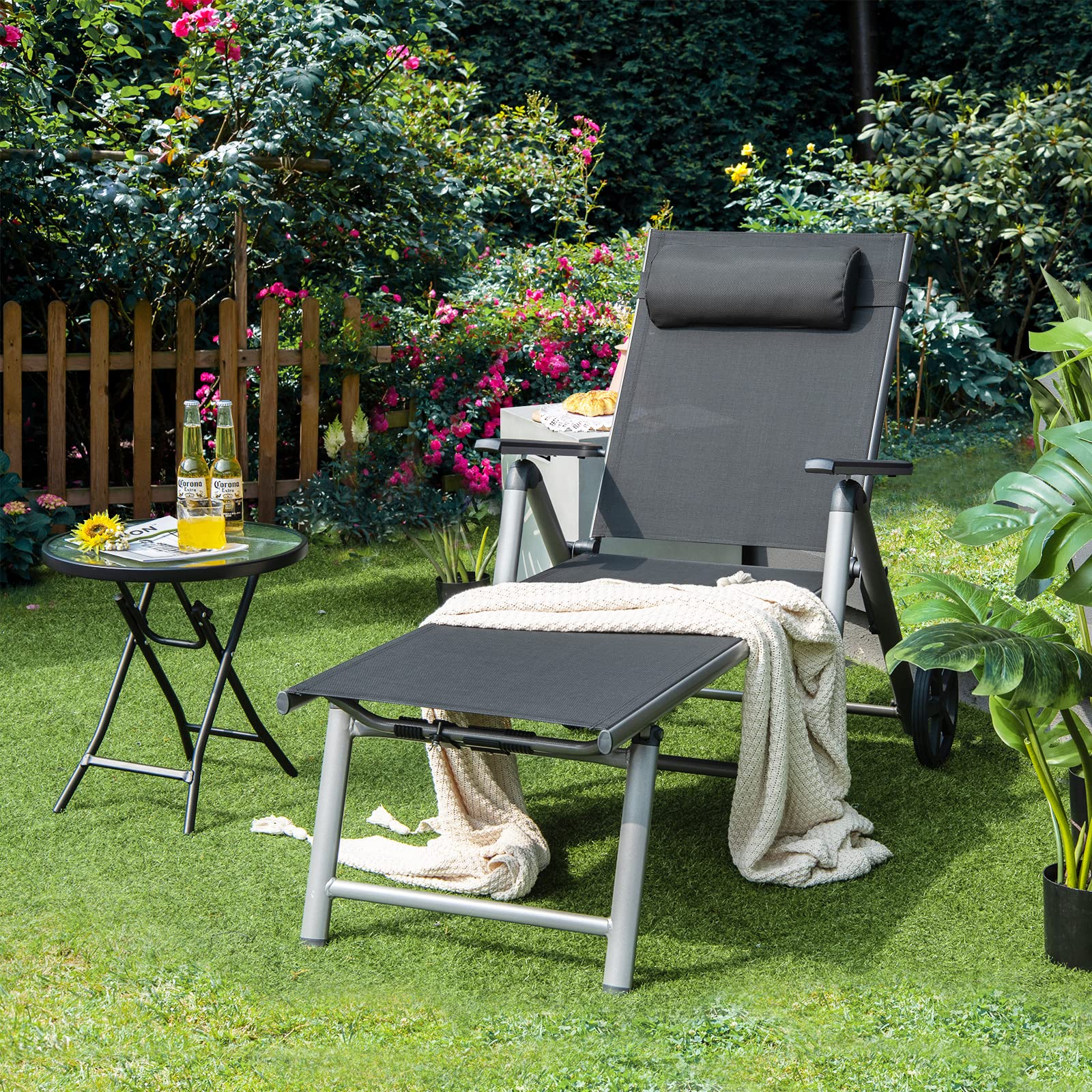 GIANTEX Sonnenliege Klappbar, Liegestuhl mit Rollen, Kopfkissen & 7 stufig Verstellbarer Rückenlehne, wetterfeste Gartenliege bis 150 kg belastbar, Relaxliege für Garten, Terrasse & Balkon