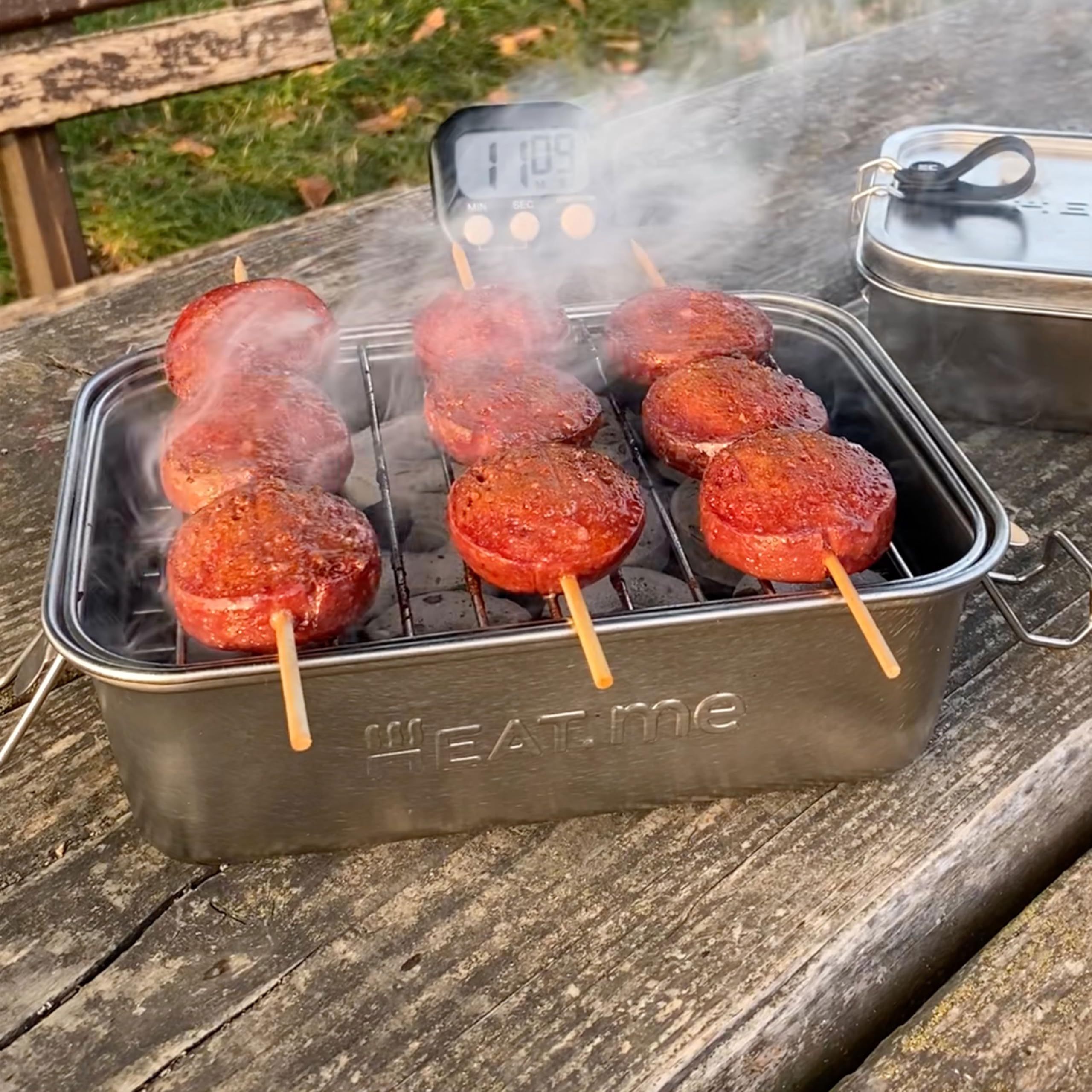 HEAT.me Lunchbox Grill | 3-in-1 Lunchbox + Mobiler Mini Grill mit Kühlakku | Rauchfrei, Spülmaschinenfest, 675g Leicht | Picknick, Camping, Outdoor