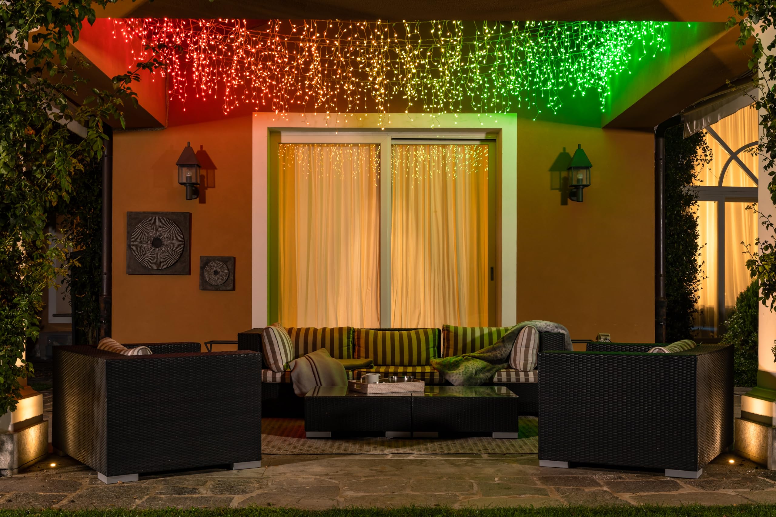 Twinkly Icicle 190 LED RGB+Bianco, Luci a Cascata LED Esterno e Interno, Luci Smart Multicolore RGB e Bianco, Compatibile con Alexa, Google Home, IP44, Controllo App, Filo Trasparente, 5.5m