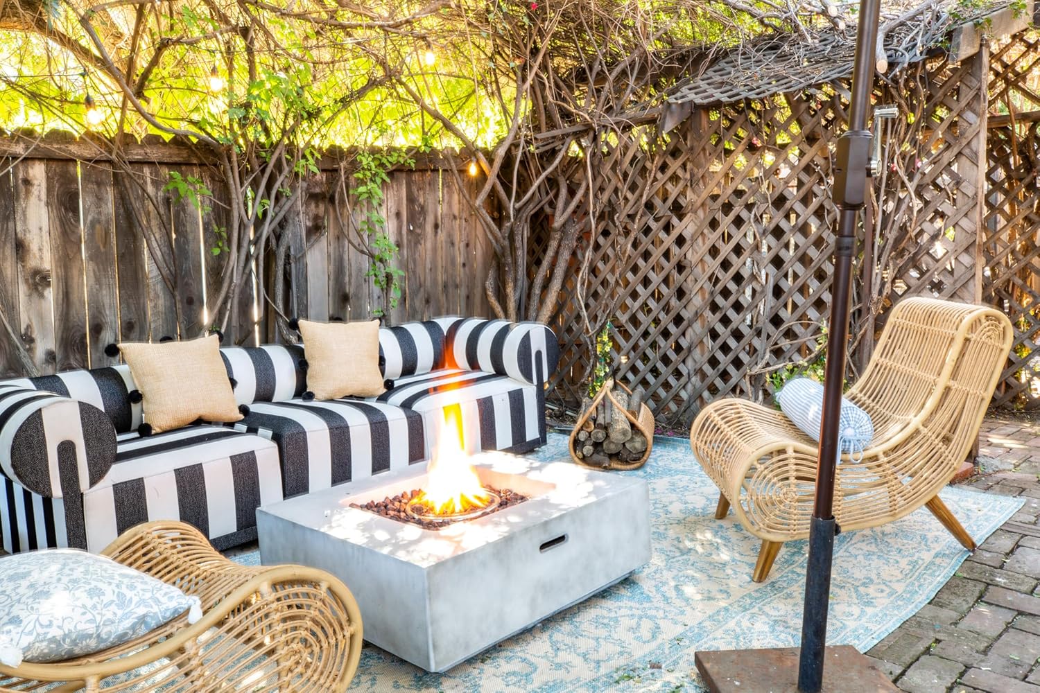 SAFAVIEH Washable Rug Outdoor Linden Collection - 8' x 10', Cream & Aqua, Oriental Non-Shedding & Easy to Clean, Ideal for Patio, Backyard, Mudroom (LND137L)
