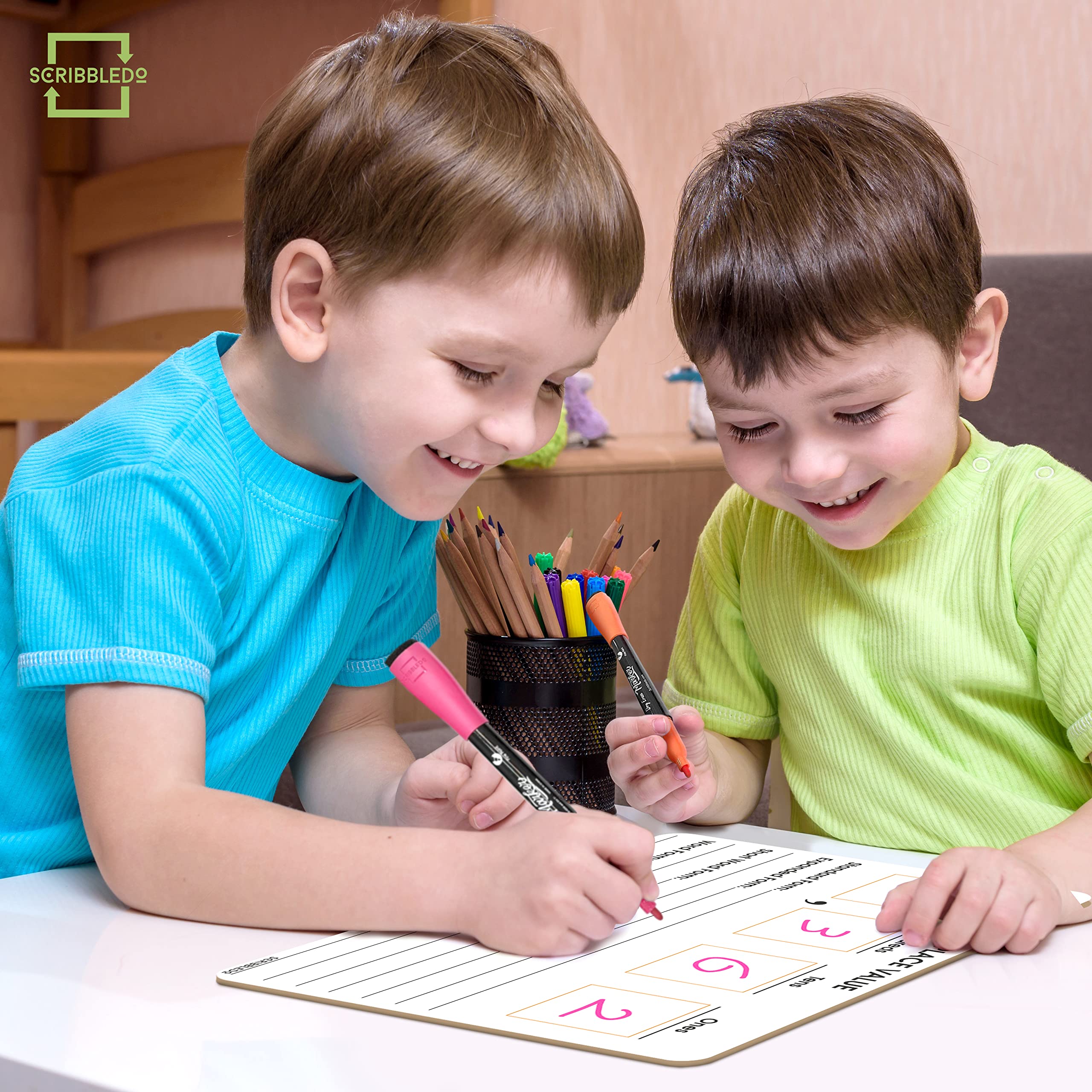 SCRIBBLEDO Place Value Board 22,9 x 30,5 cm Lavagna a doppia faccia cancellabile a secco per bambini per insegnare valori di luogo da miliardi a numeri decimali, lapboard manipolativo per matematica,