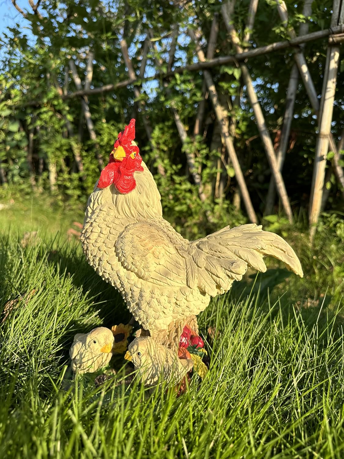 11.5" Real Garden Chicken Statues, Animal Decor, Outdoor Funny Farm Chicken Sculpture, Chicken-Themed Decor, Resin Chicken Figurines, Chicken Fence Decoration, Chicken Sculpture Yard Art