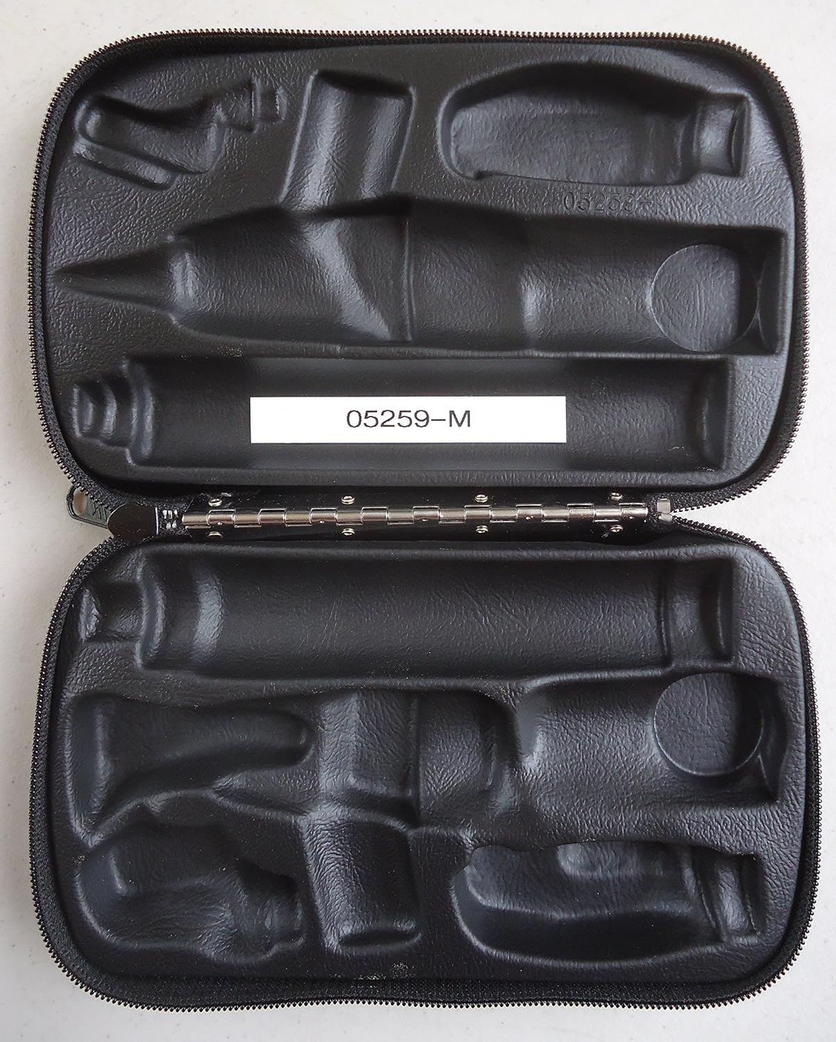 Welch Allyn 25070-M Otoscope Set with MacroView Otoscope, Direct Plug-In Handle, Hard Case by Welch Allyn