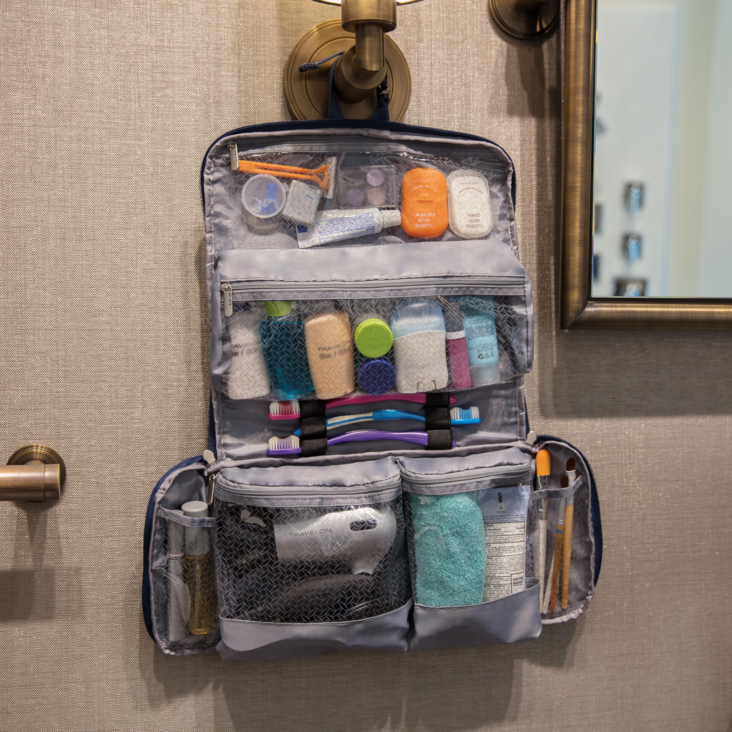 Travelon: Kit de Aseo Plano, Purple, Morado, Kit de Aseo Plano para Equipaje