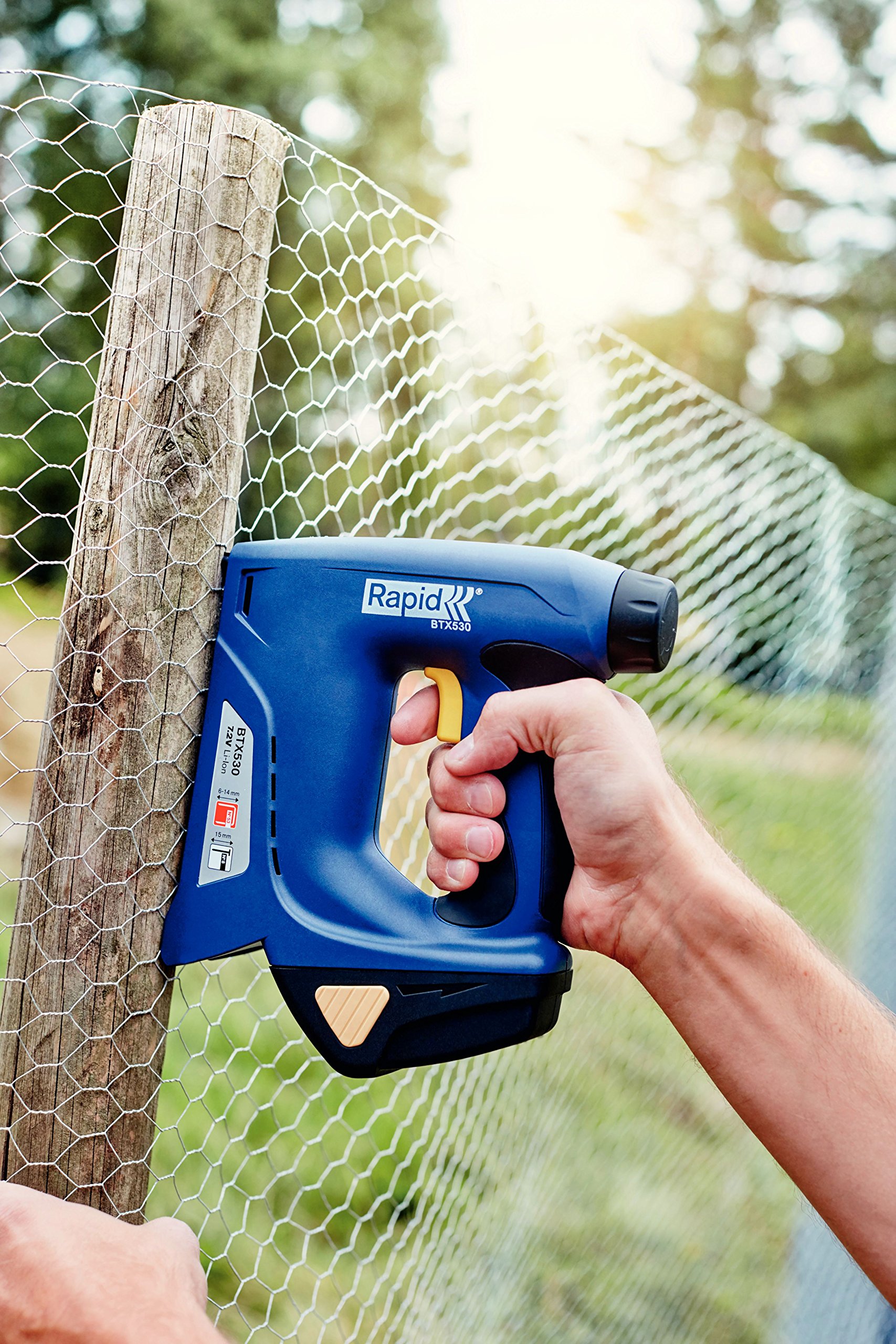 Rapid Akku‑Tacker BTX530 - 7,2 V Li‑Ion Akkutacker für Feindrahtklammern Typ 53 (6-14 mm) & Nägel Typ 8 (18Ga, 15 mm) - Für Polstern, Möbel, Holz & Heimwerken