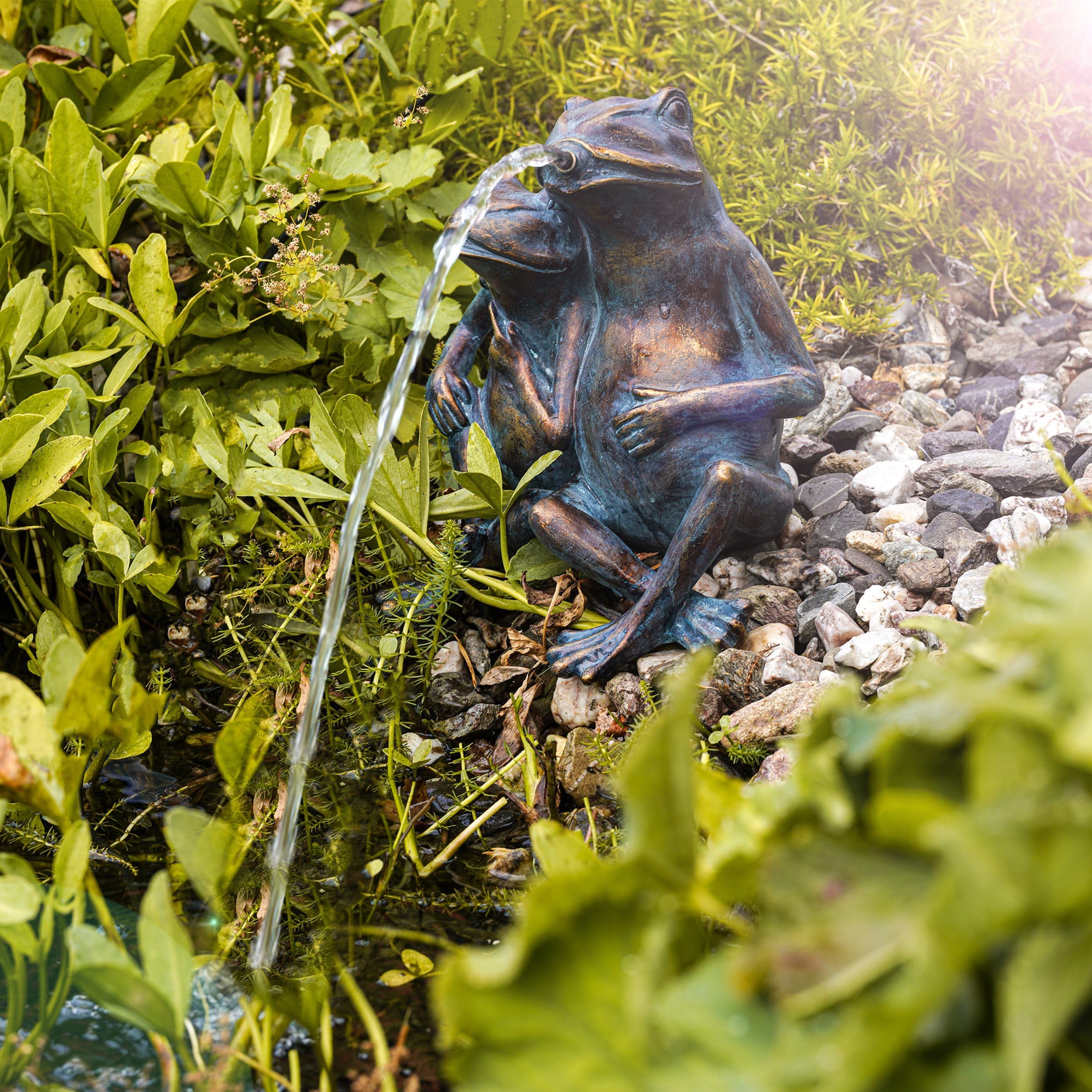 Solarbetriebener Froschpaar Gargouille avec Pompe de Bassin 8W 380 L/H 210x150x250 mm Deko für Gartenteich
